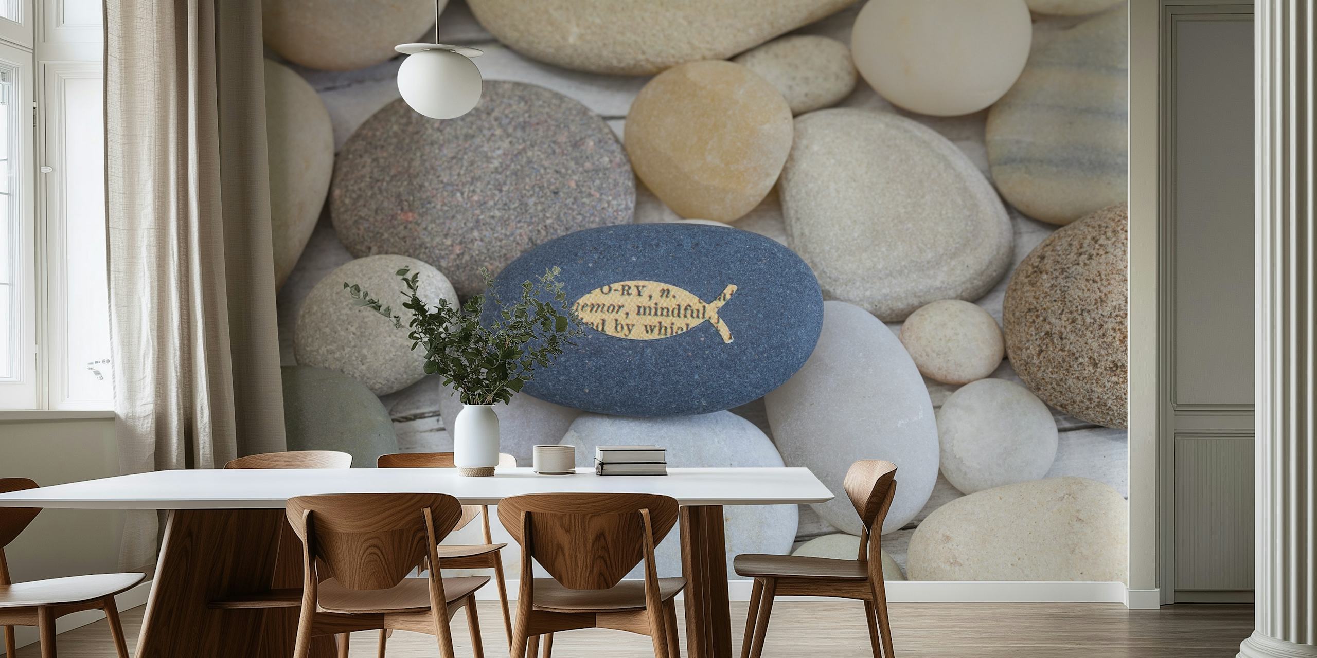 Zen-vaikutteinen seinämaalaus, jossa on maalattu kala kivelle sileiden jokikivien keskellä