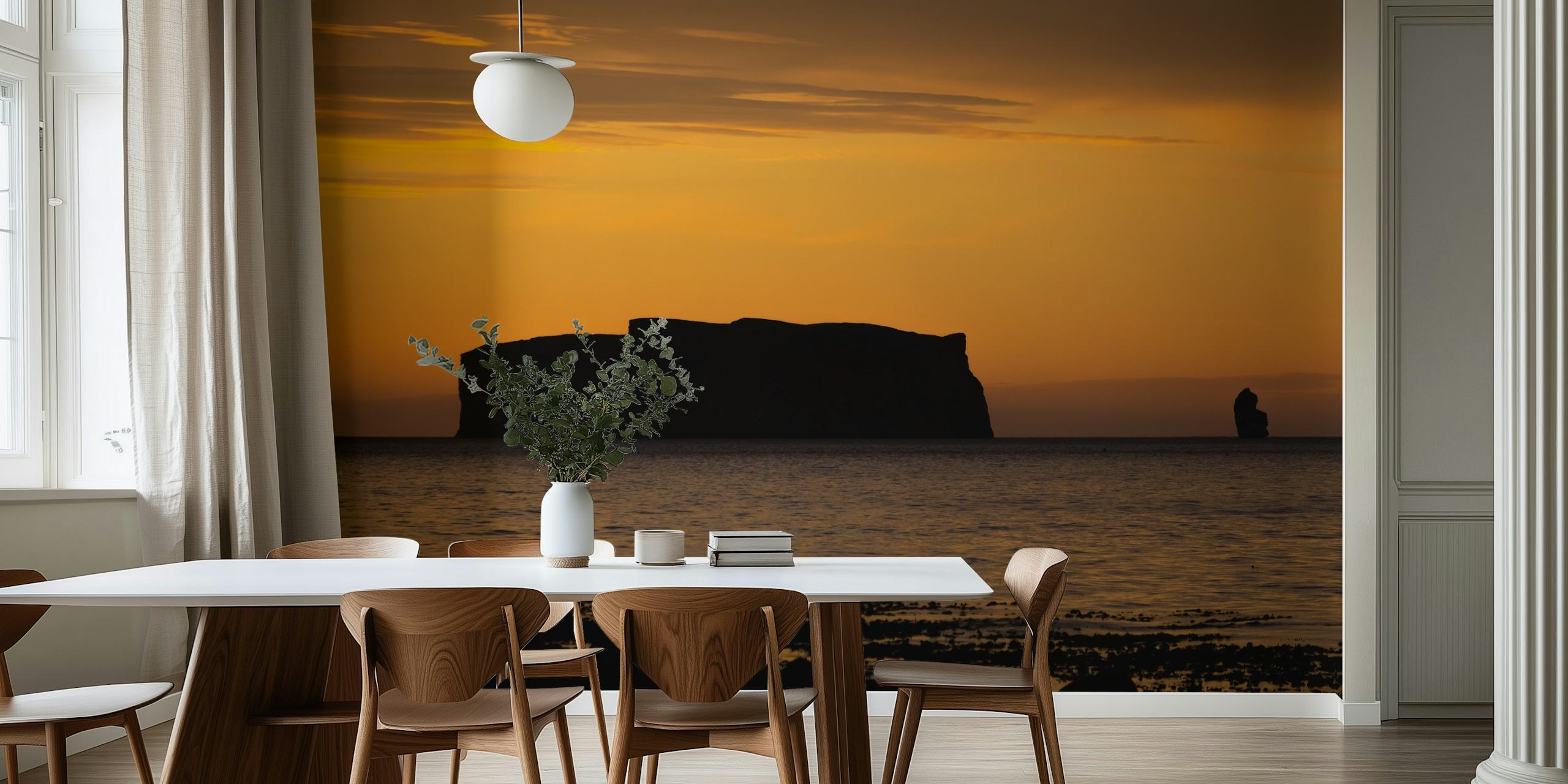 Papier peint mural Silhouette de nuit d'été d'une île sur fond de ciel crépusculaire