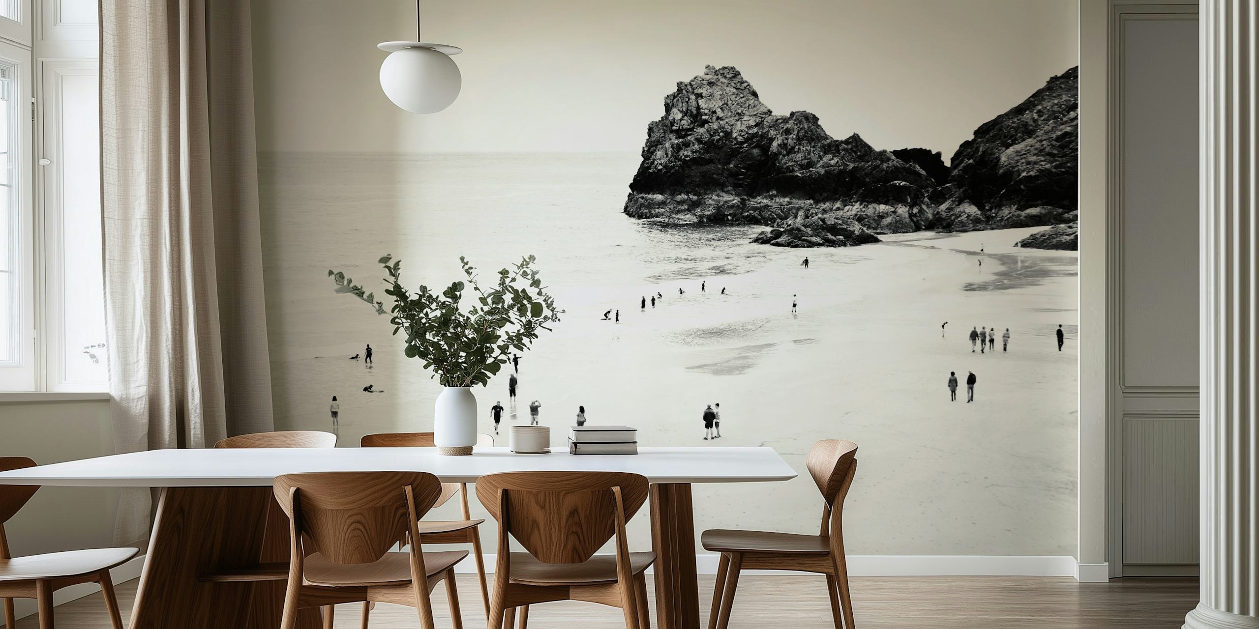 Fotomural de escena de playa monocromática con acantilado y siluetas de personas