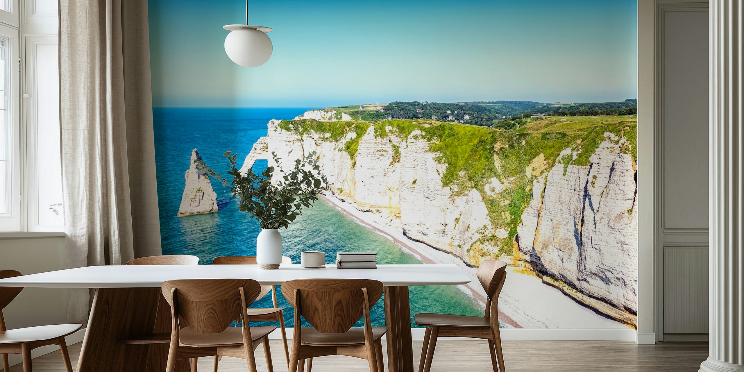 Muurschildering op de klif van Etretat met de natuurlijke kalkstenen bogen en de azuurblauwe wateren van Normandië