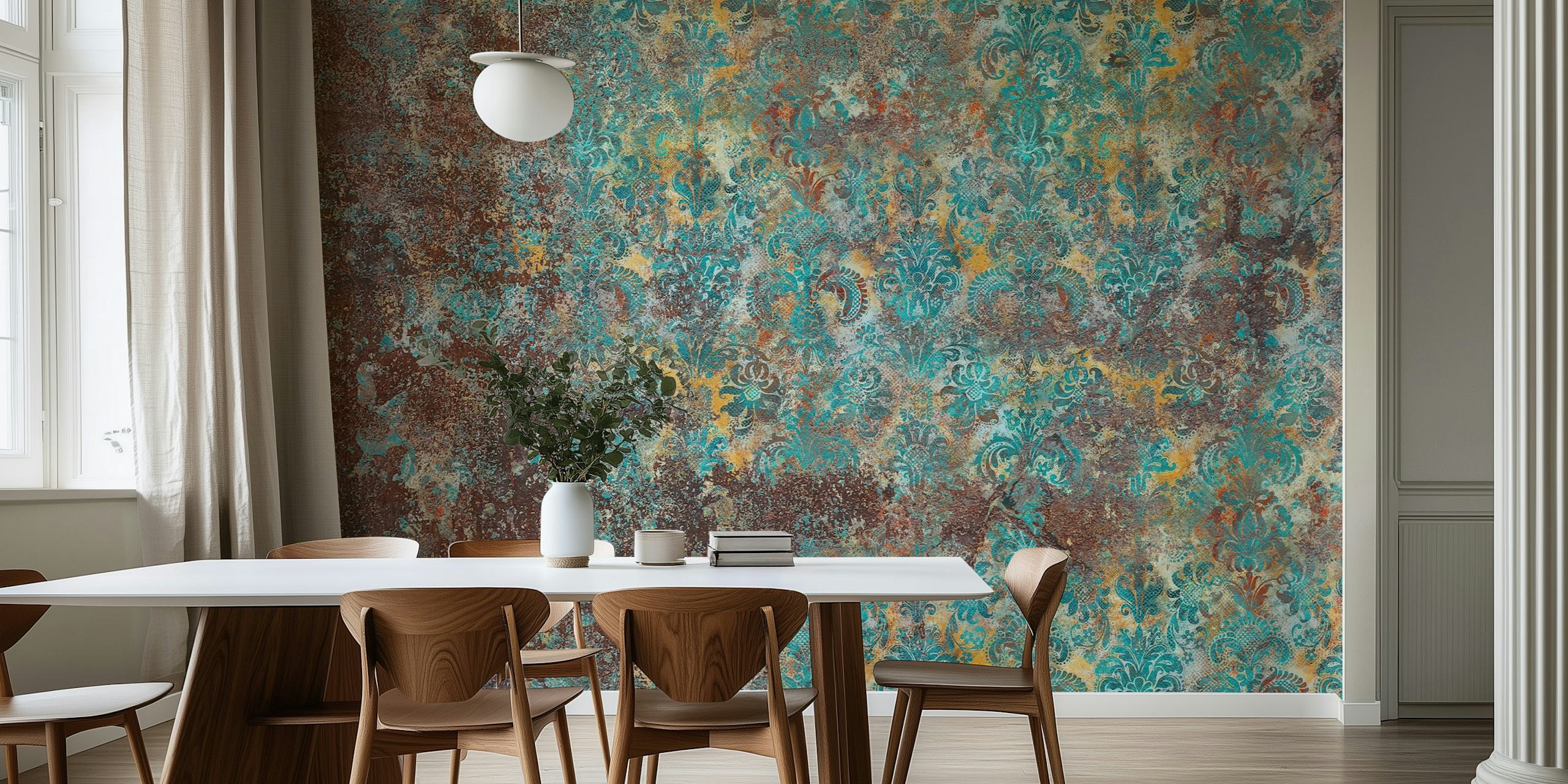 Carta da parati murale Grunge Damask Wall Aqua Rust caratterizzata da tonalità acqua e ruggine con un aspetto strutturato per un look sofisticato.