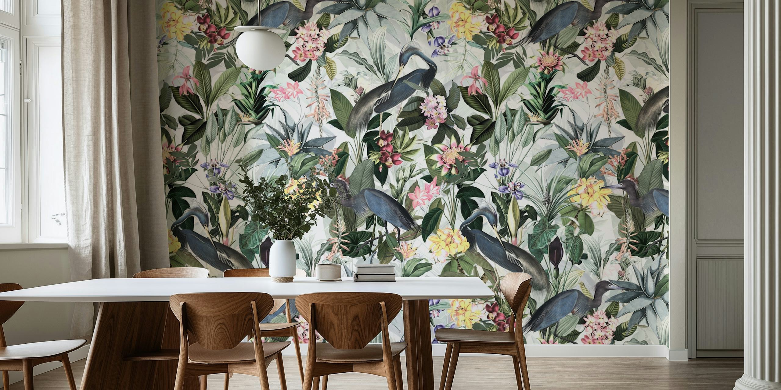 Papier peint floral avec hérons bleus, fleurs colorées, feuillage vert, style tropical