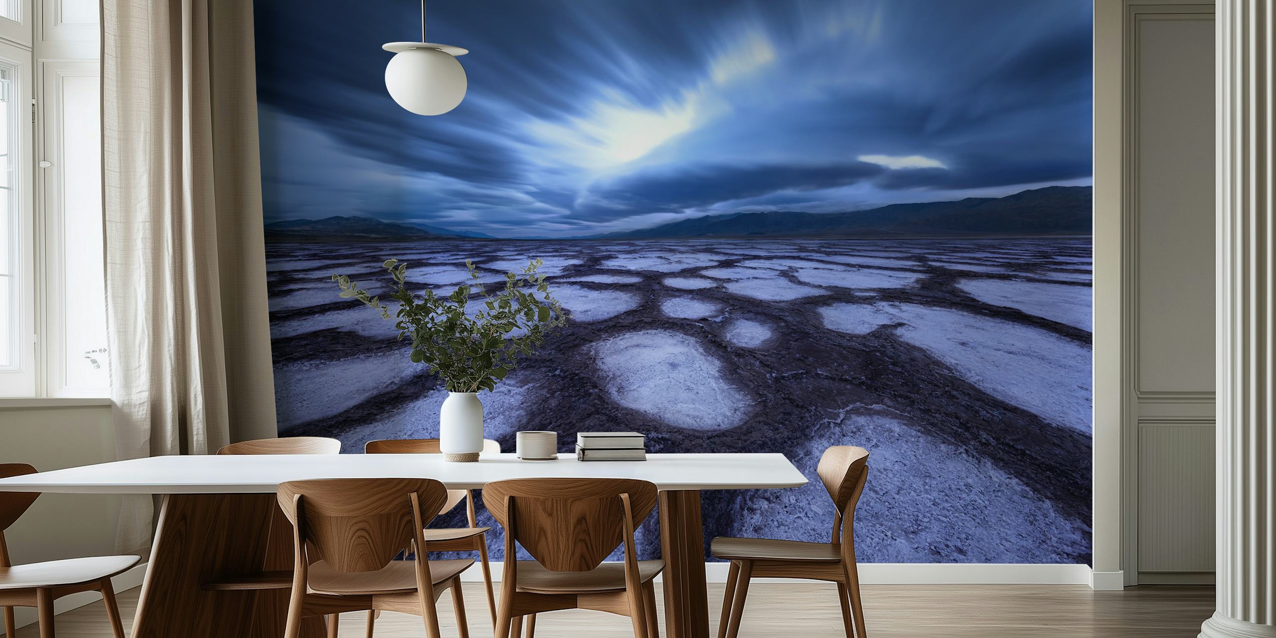 Death Valley veggmaleri som viser teksturert jord og en dramatisk overskyet himmel