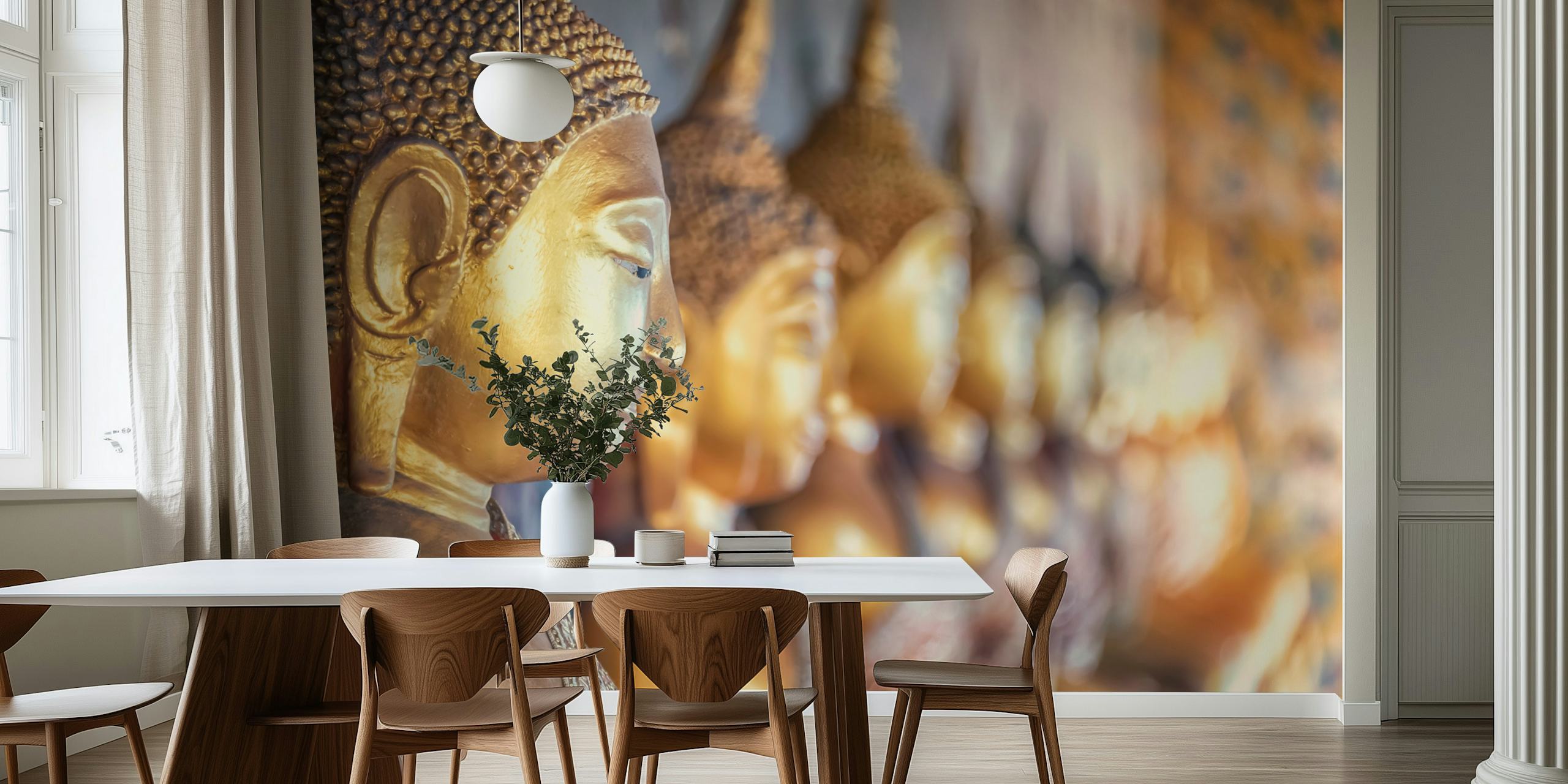 Tranquil Golden Buddha Tapete in einem dekorierten Zimmer