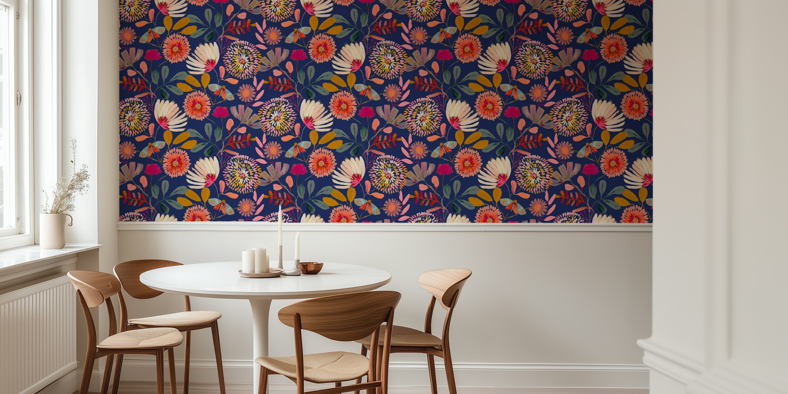 Papier peint bleu foncé avec motif botanique