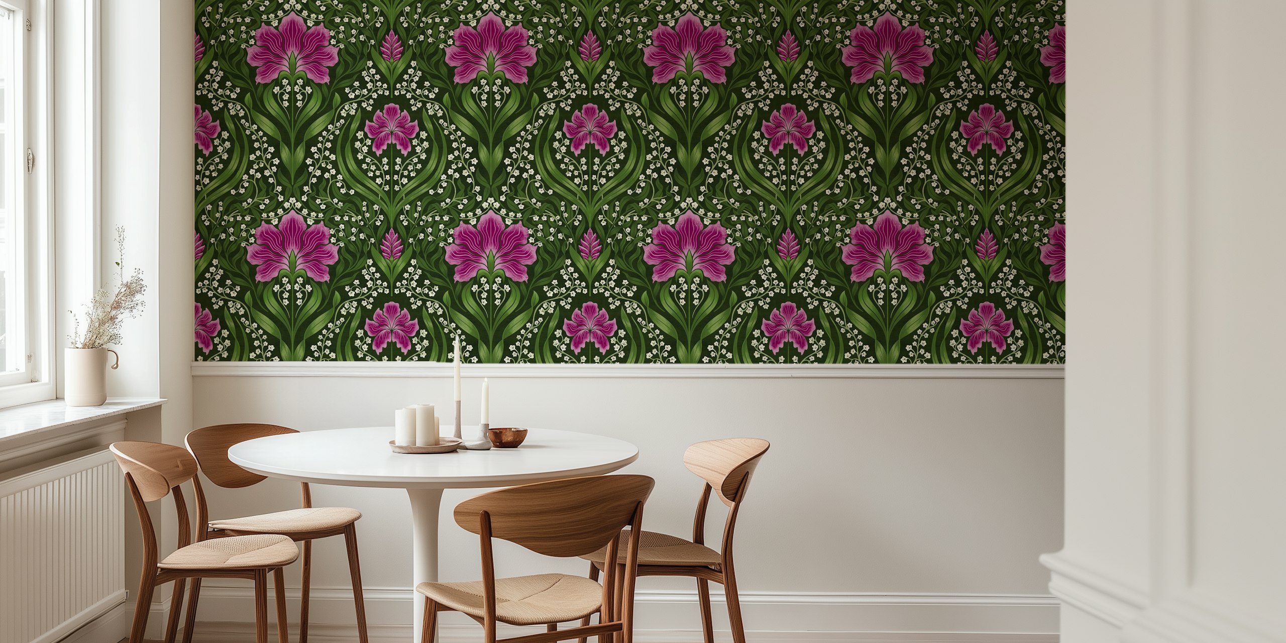 Intricate floral damask wallpaper in een kamer