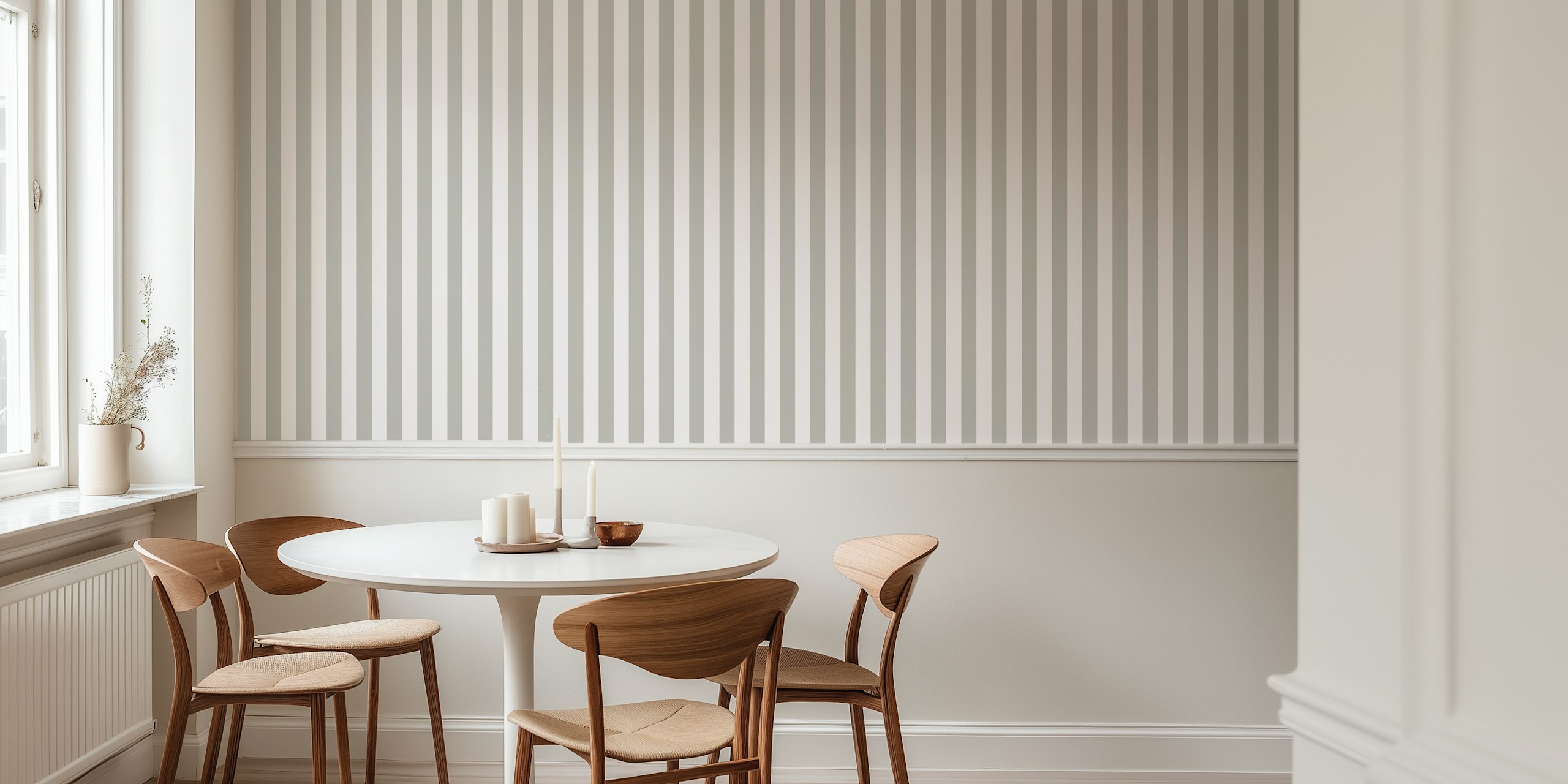 Scandi Stripes - Gray τοίχο μαρμάρου που δείχνει λεπτές γκρι και λευκές κάθετες ρίγες για μοντέρνα μινιμαλιστική διακόσμηση