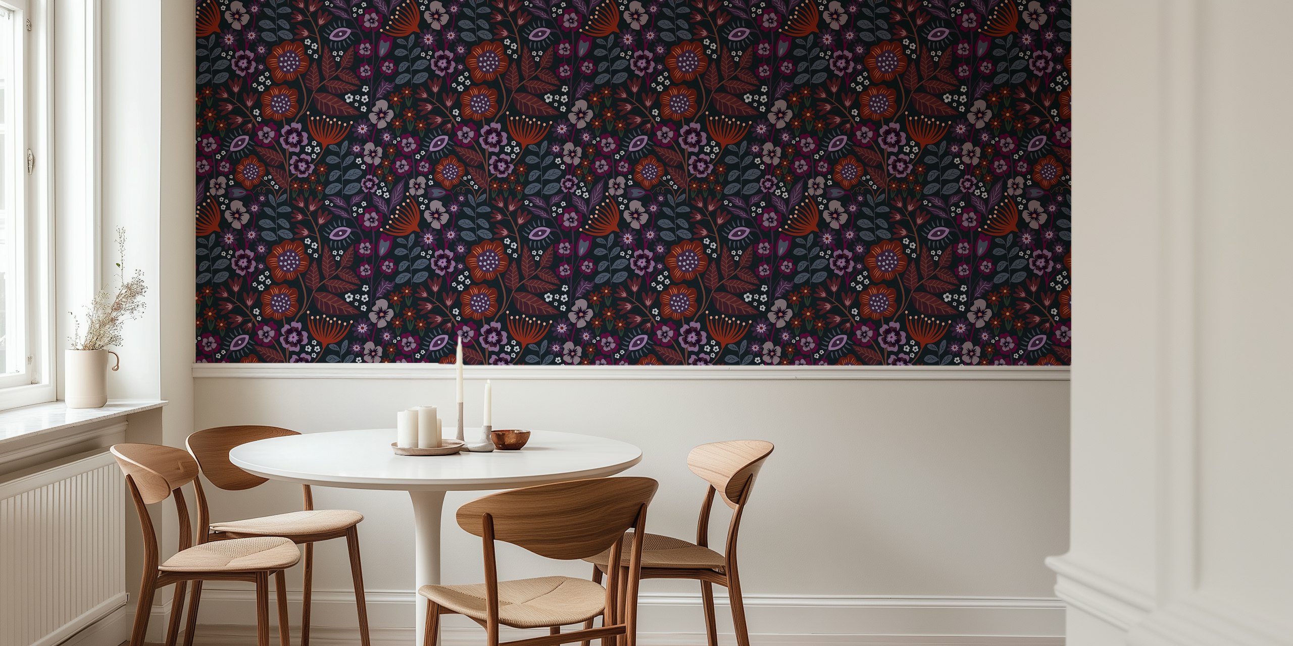 Papel tapiz floral oscuro en una habitación elegante
