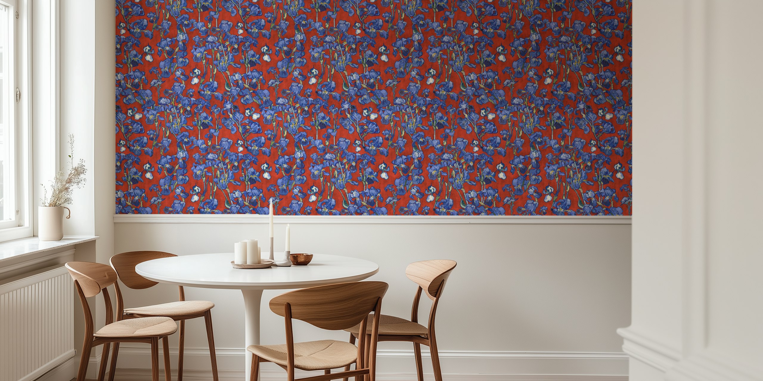 Mural de parede Van Gogh Irises com fundo vermelho vermelhão com padrão de flores de íris azul cobalto