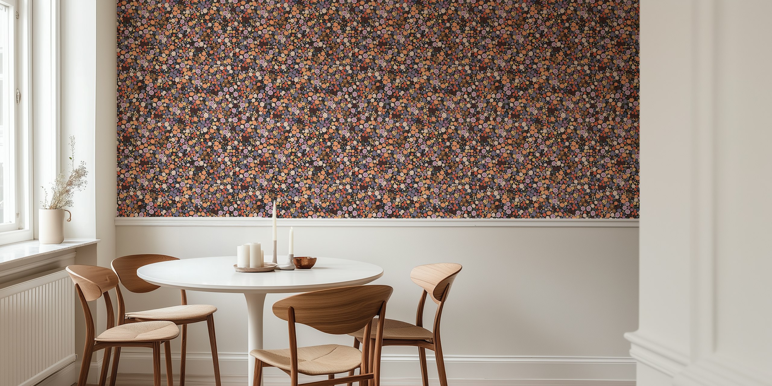 Um mural de parede elegante com padrão floral e um denso arranjo de pequenas flores multicoloridas.