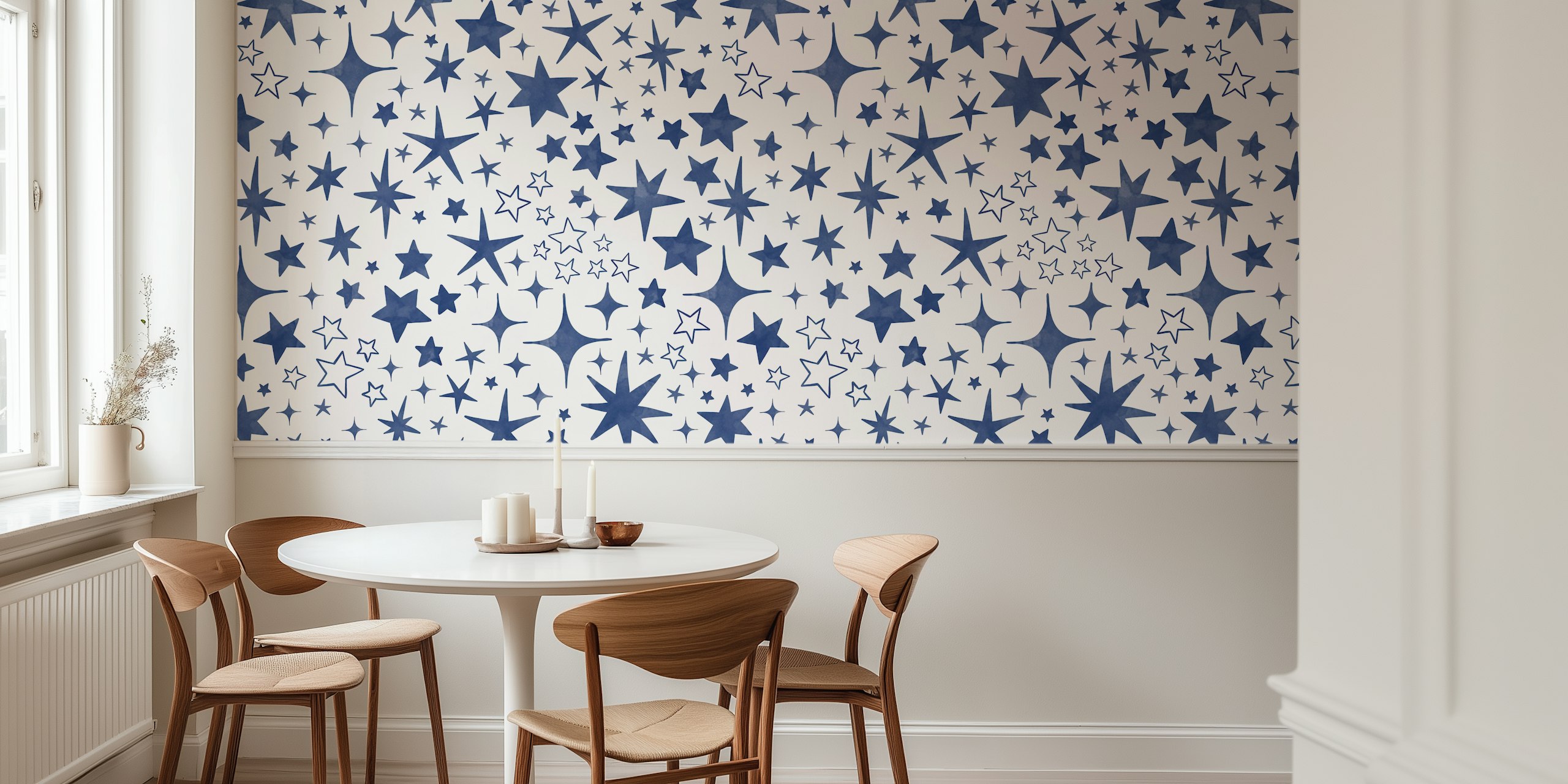 Dark blue starry tapet i et rom