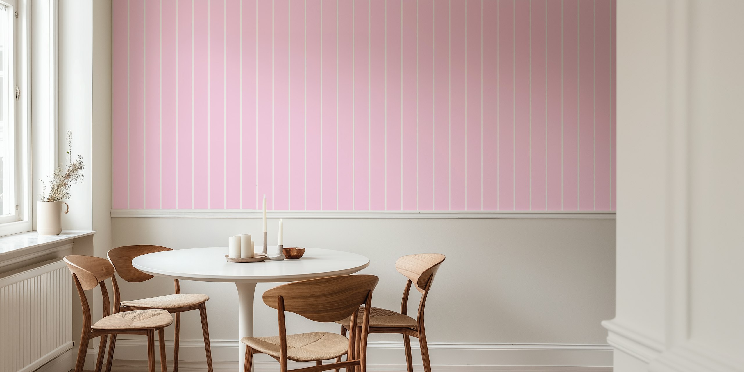 Pehmeä rosa-seinämaalaus, jossa pystyraitat kodin sisustukseen