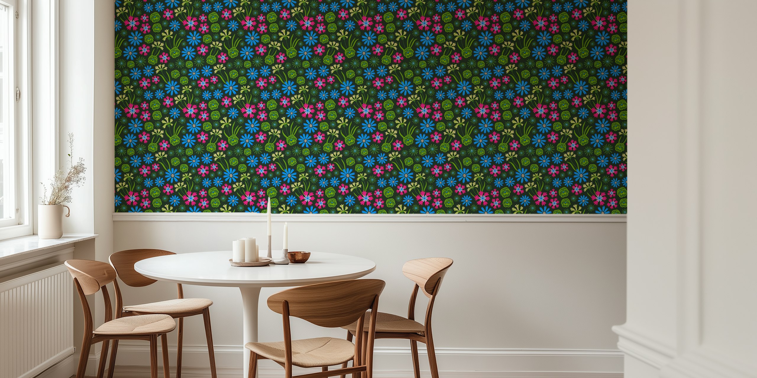 Colorido mural floral con fondo verde y flores vibrantes de color rosa, magenta y azul.