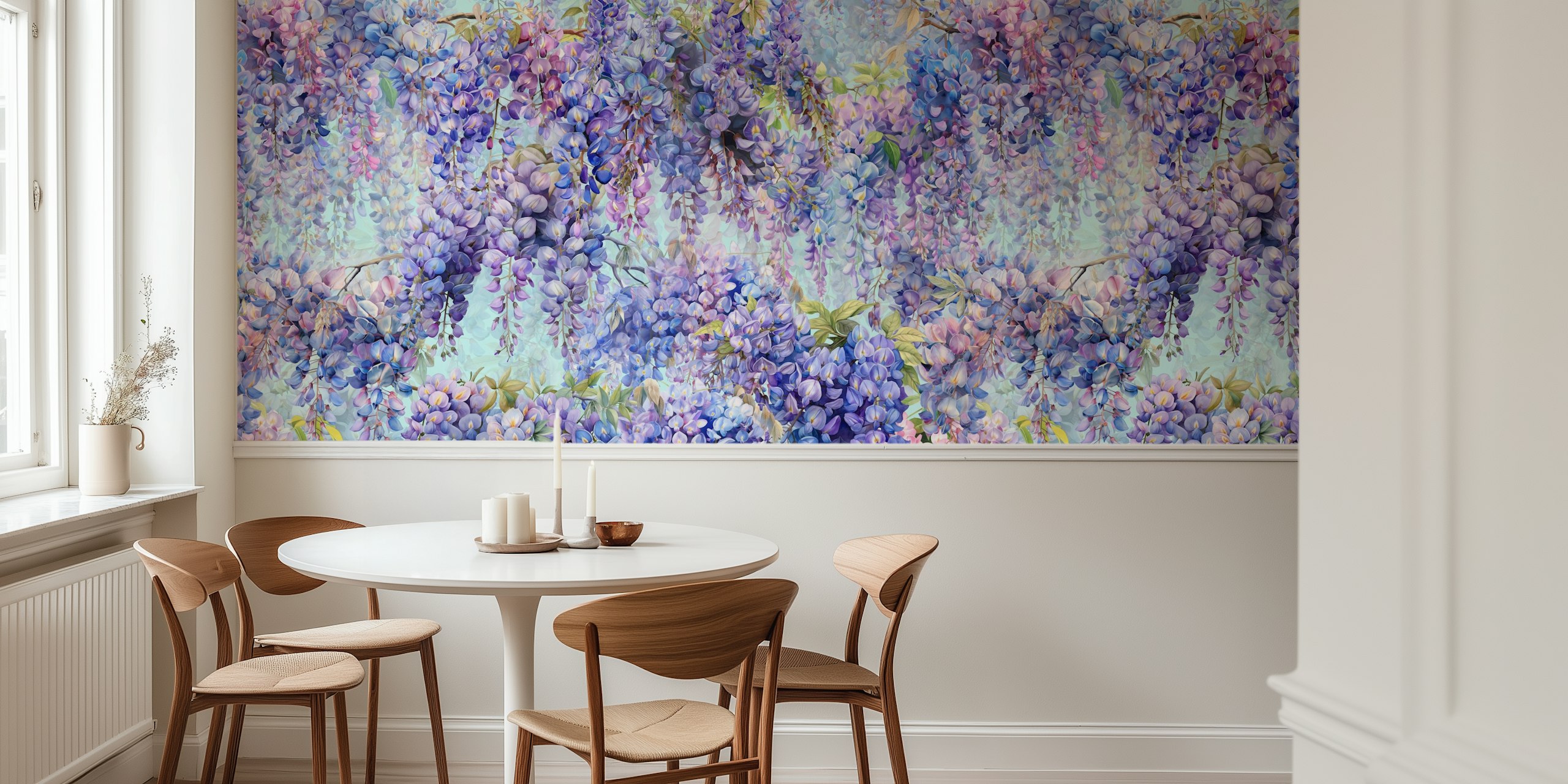 Fiori di glicine blu su un murale di sfondo verde acqua chiaro