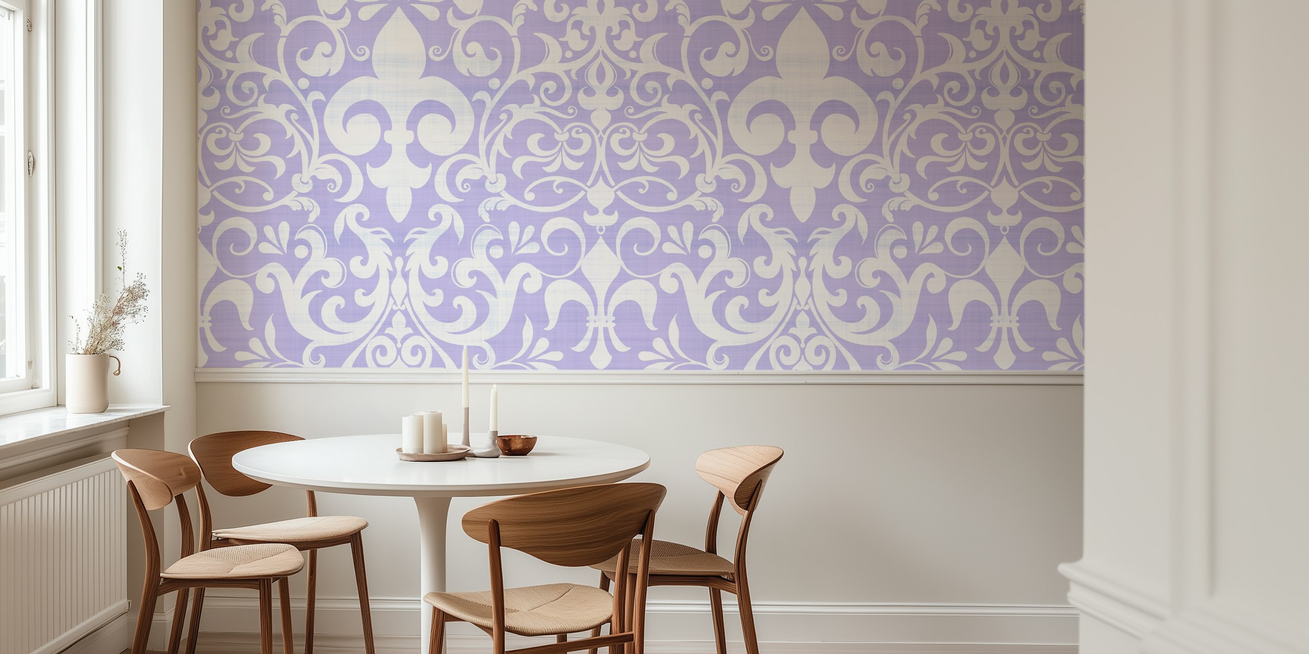 Papel de parede Pastel Lilac Fleur De Lis em um quarto