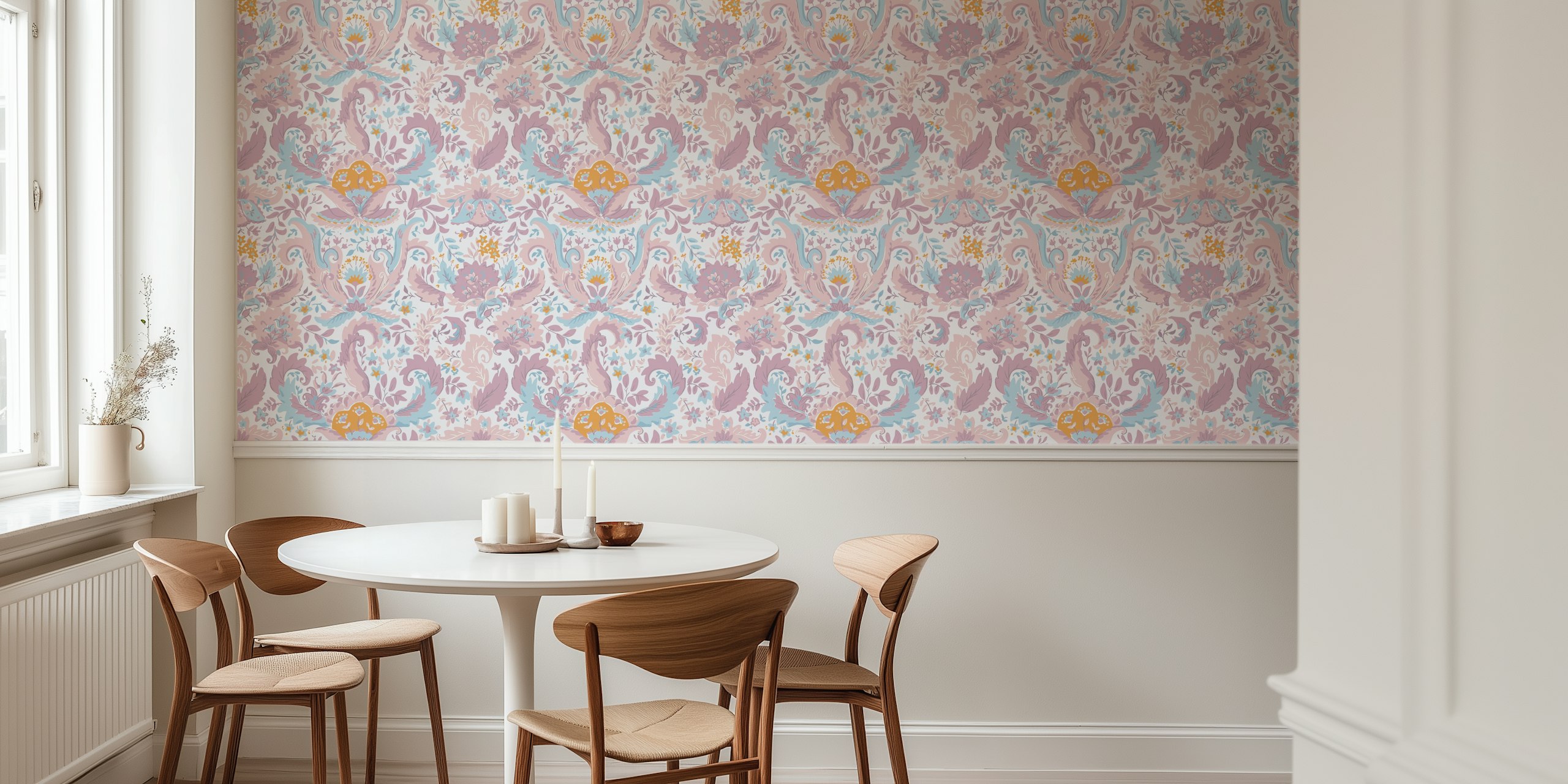 Elegant Floral Symphony pastel behang weergegeven in een kamer