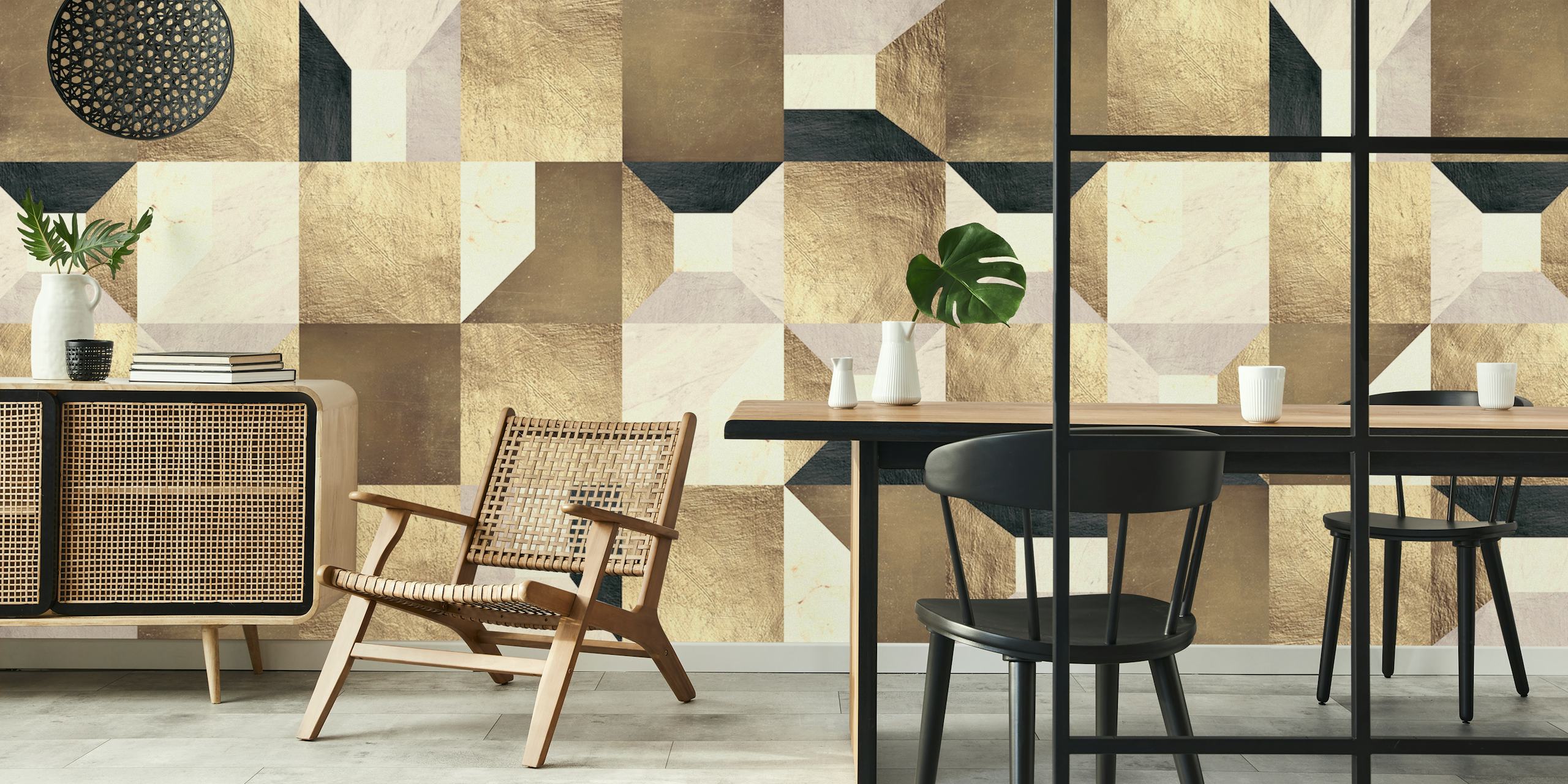 Geometrisk veggmaleri med gyldne firkanter med en blanding av beige, krem og gullnyanser som danner et elegant mønster.