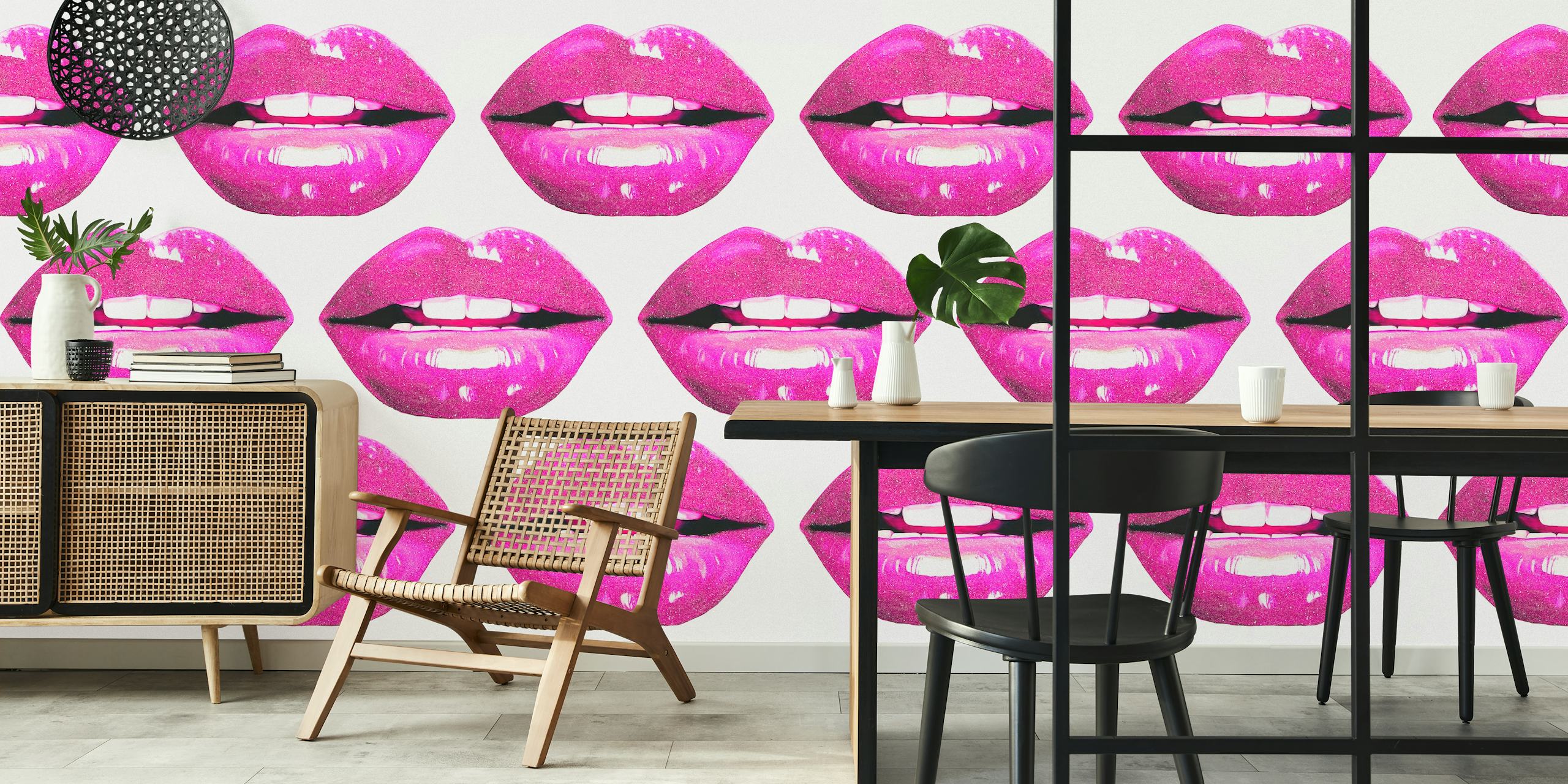 Carta da parati Purple lips in un design per stanze