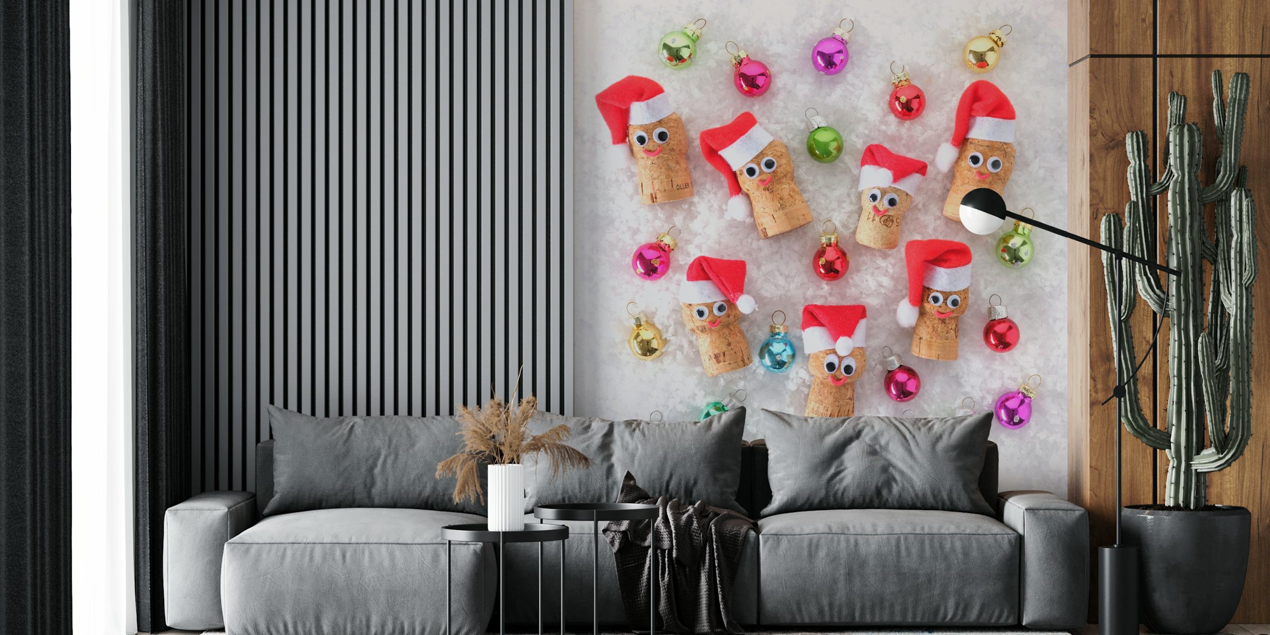 Divertente murale natalizio con tappi di sughero decorati con cappelli di Babbo Natale e palline colorate su uno sfondo innevato
