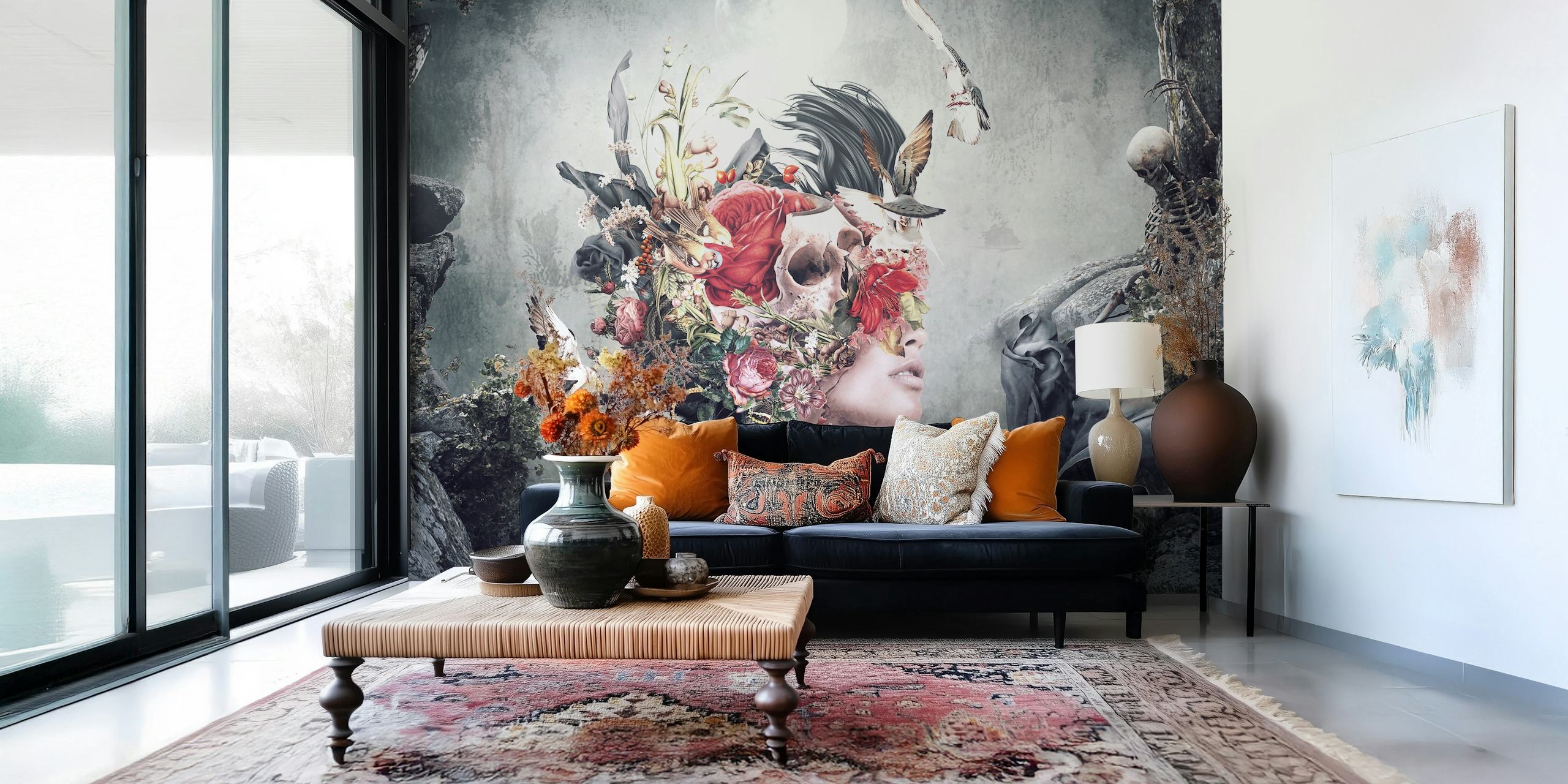 Mural de parede surreal apresentando uma figura com um capacete floral e de penas em tons suaves