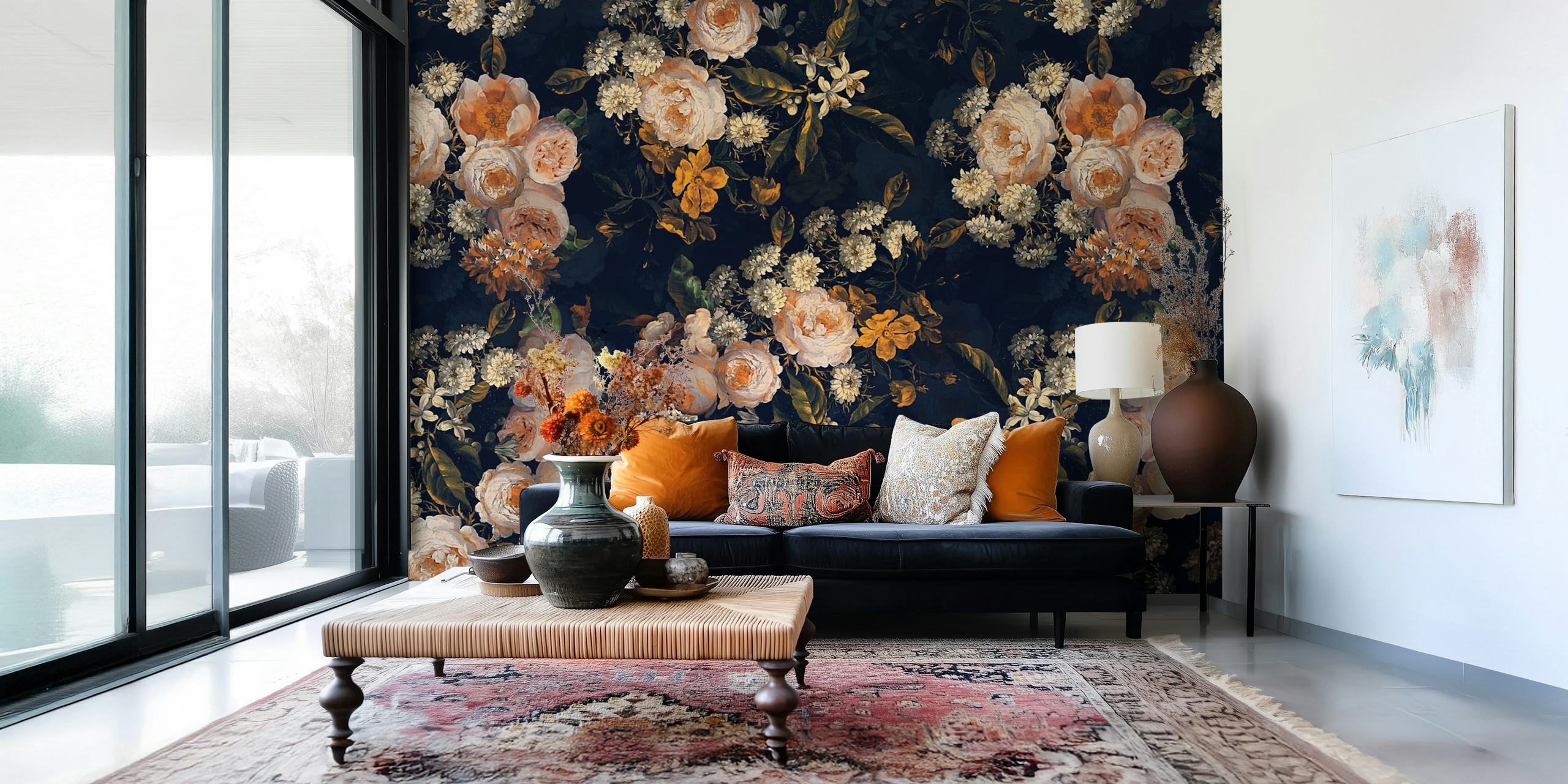 Decorazione murale da giardino notturno barocco di ispirazione vintage con fiori che sbocciano su uno sfondo scuro.