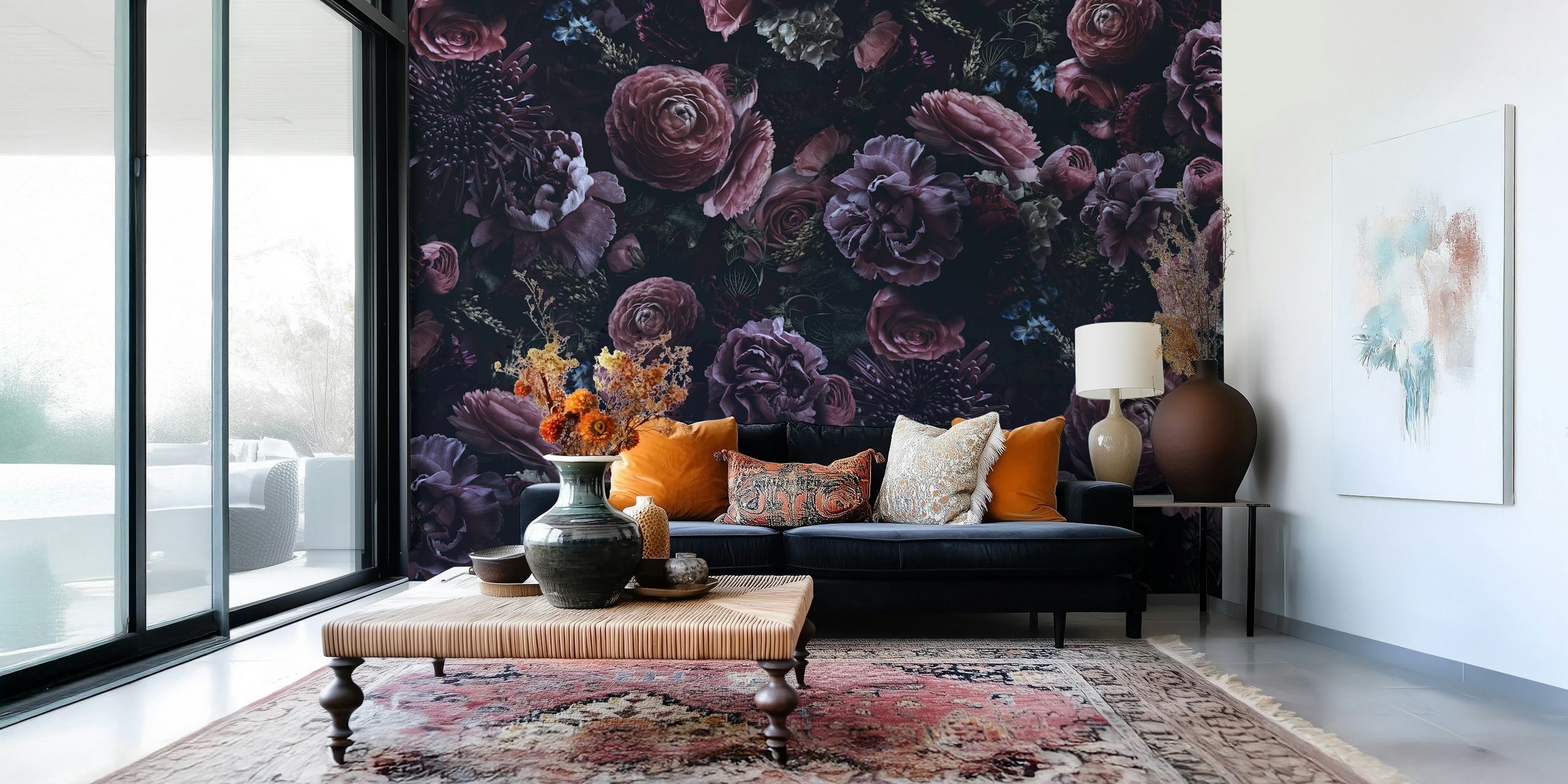 Donkere bloemen met paarse en roze tinten in barokstijl wallpaper