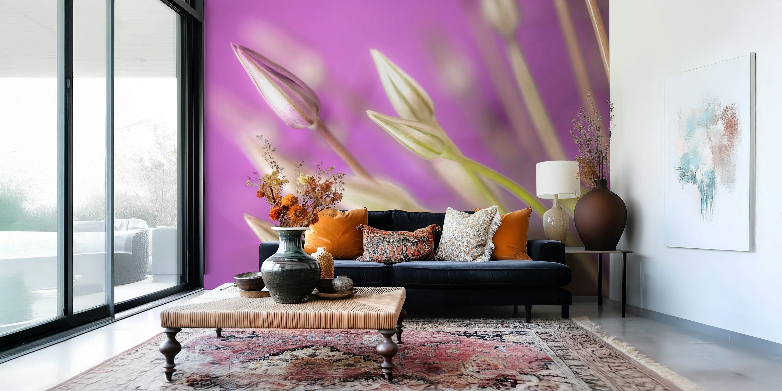 Lähikuva violeteista Allium-kukista pehmeällä taustalla seinämaalauksessa