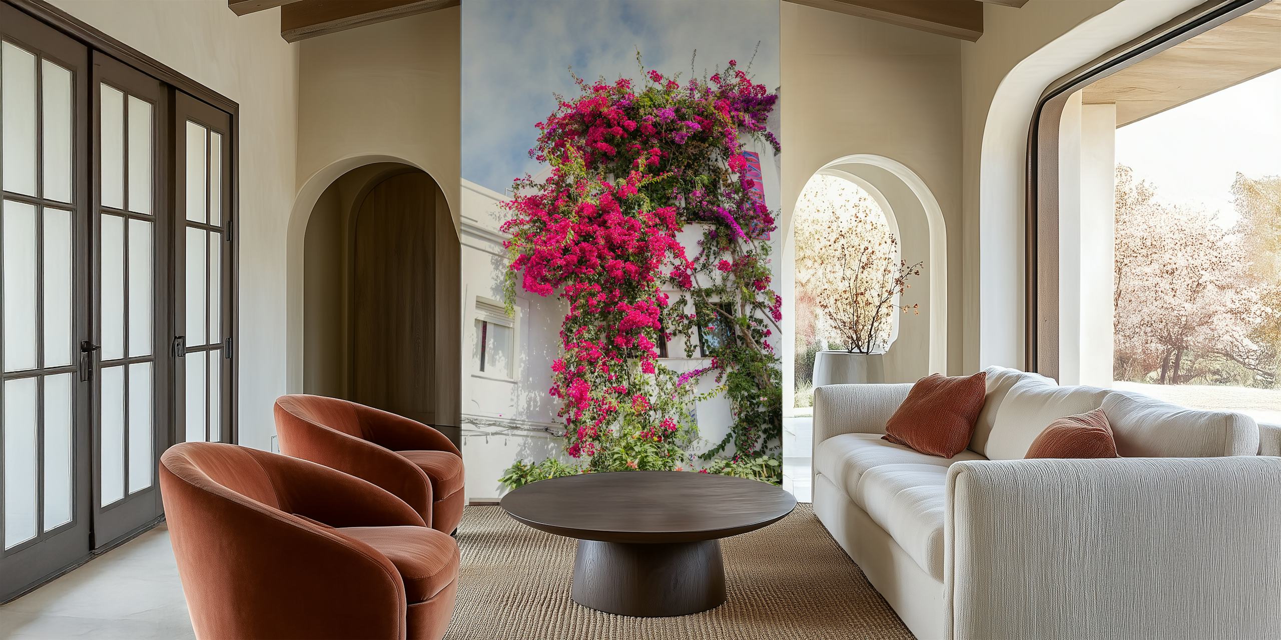 Andalusisch inspiriertes Wandbild mit leuchtend pinkfarbenen Bougainvillea-Blüten vor einer weißen Gebäudefassade