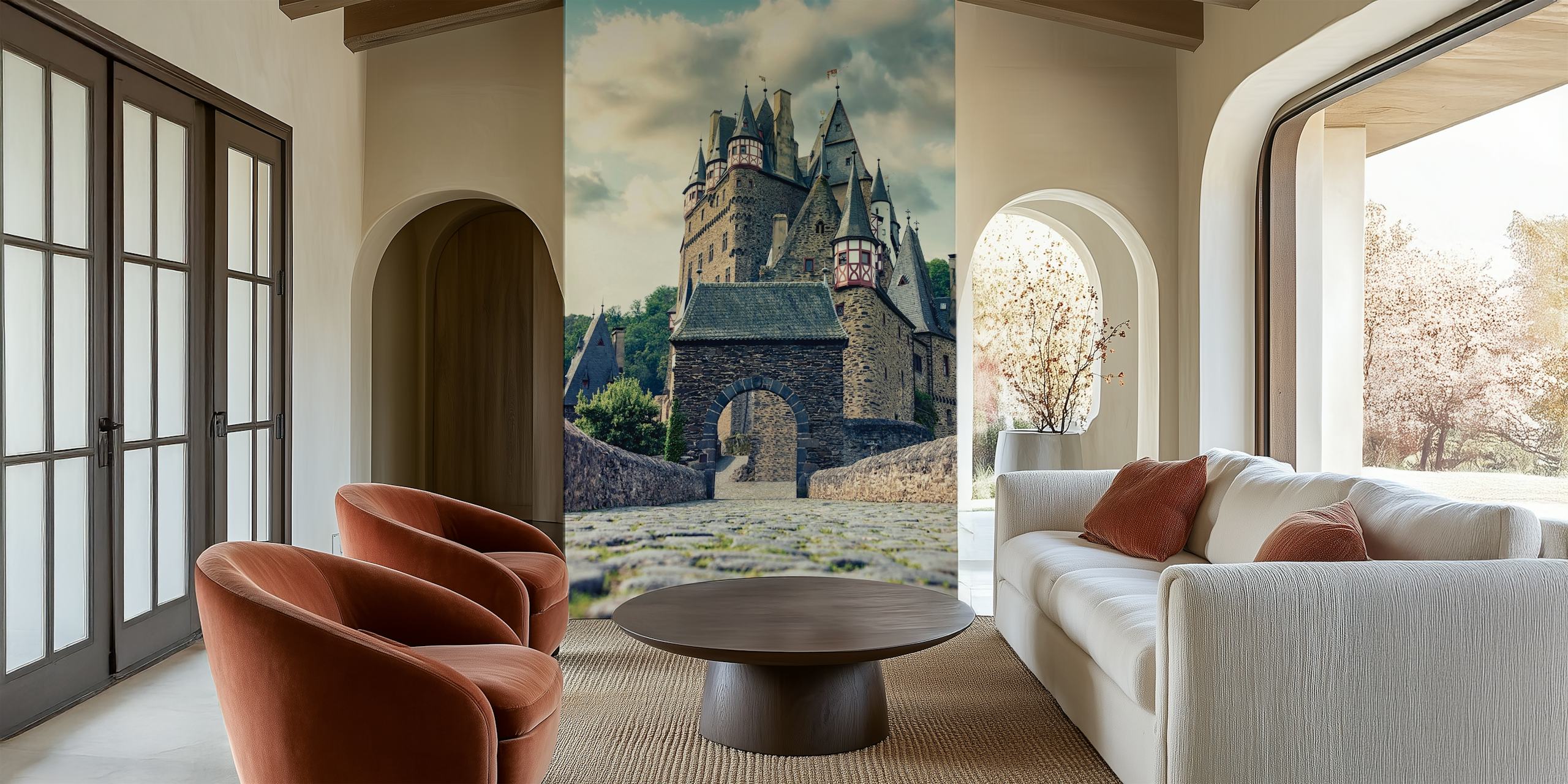 Eltz Castle tapet med den historiska tyska fästningen mitt i grönska