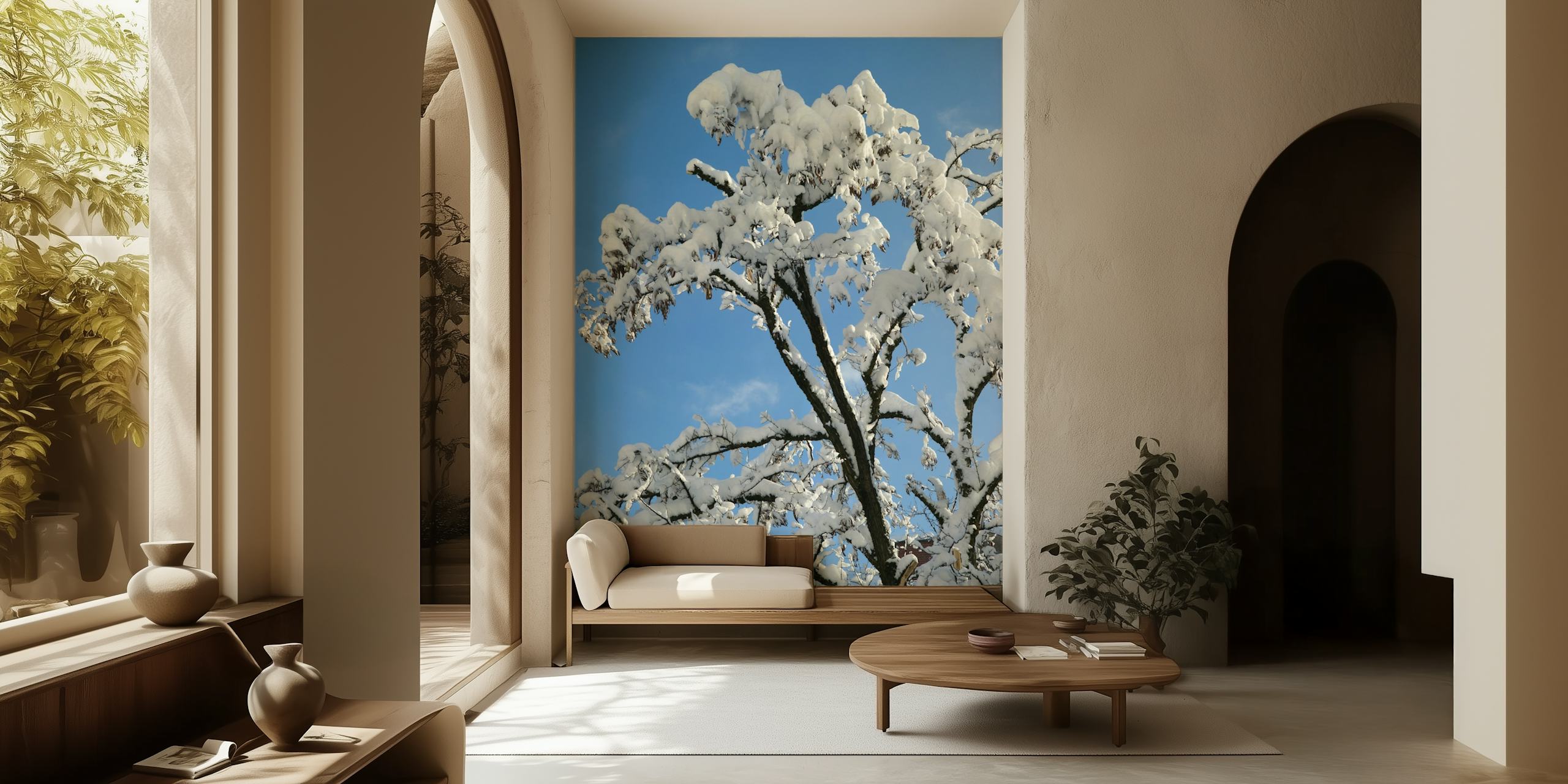 Χιονισμένα Snowy Branches απέναντι από έναν καθαρό μπλε ουρανό