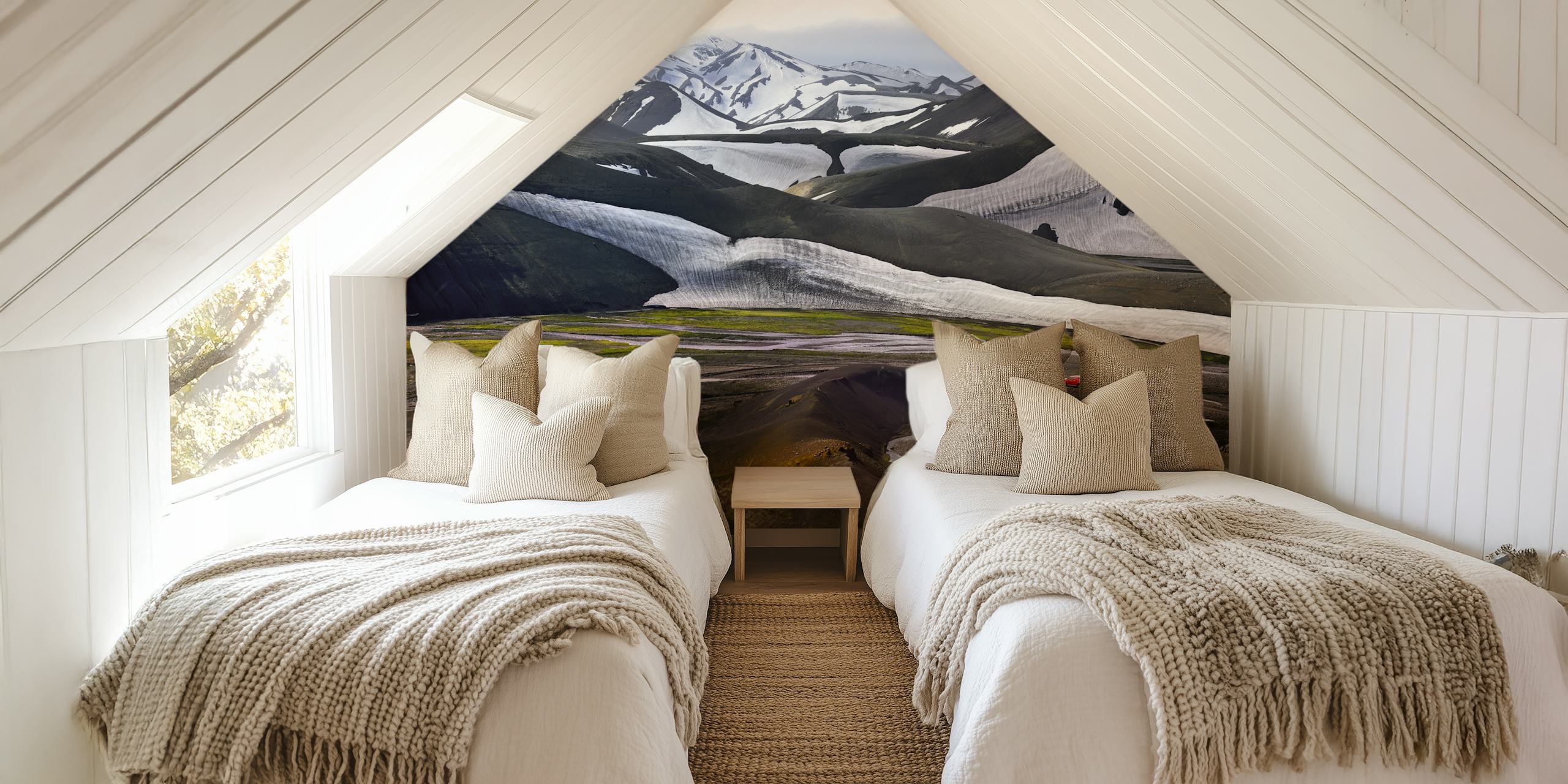 Discoverer wallpaper showcasing mountain landscapes