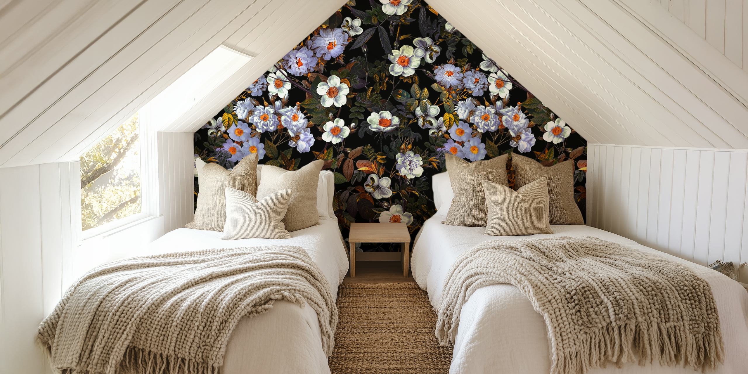 Dunkles Blumenmuster-Wandbild mit blühenden Blumen auf Happywall