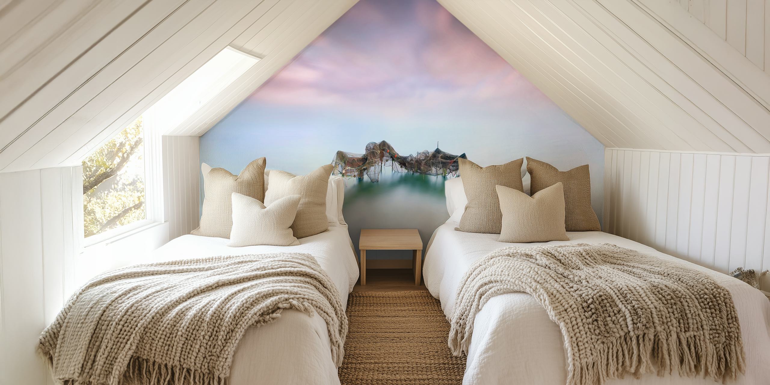 Etereo paesaggio acquatico nebbioso con struttura a rete da pesca