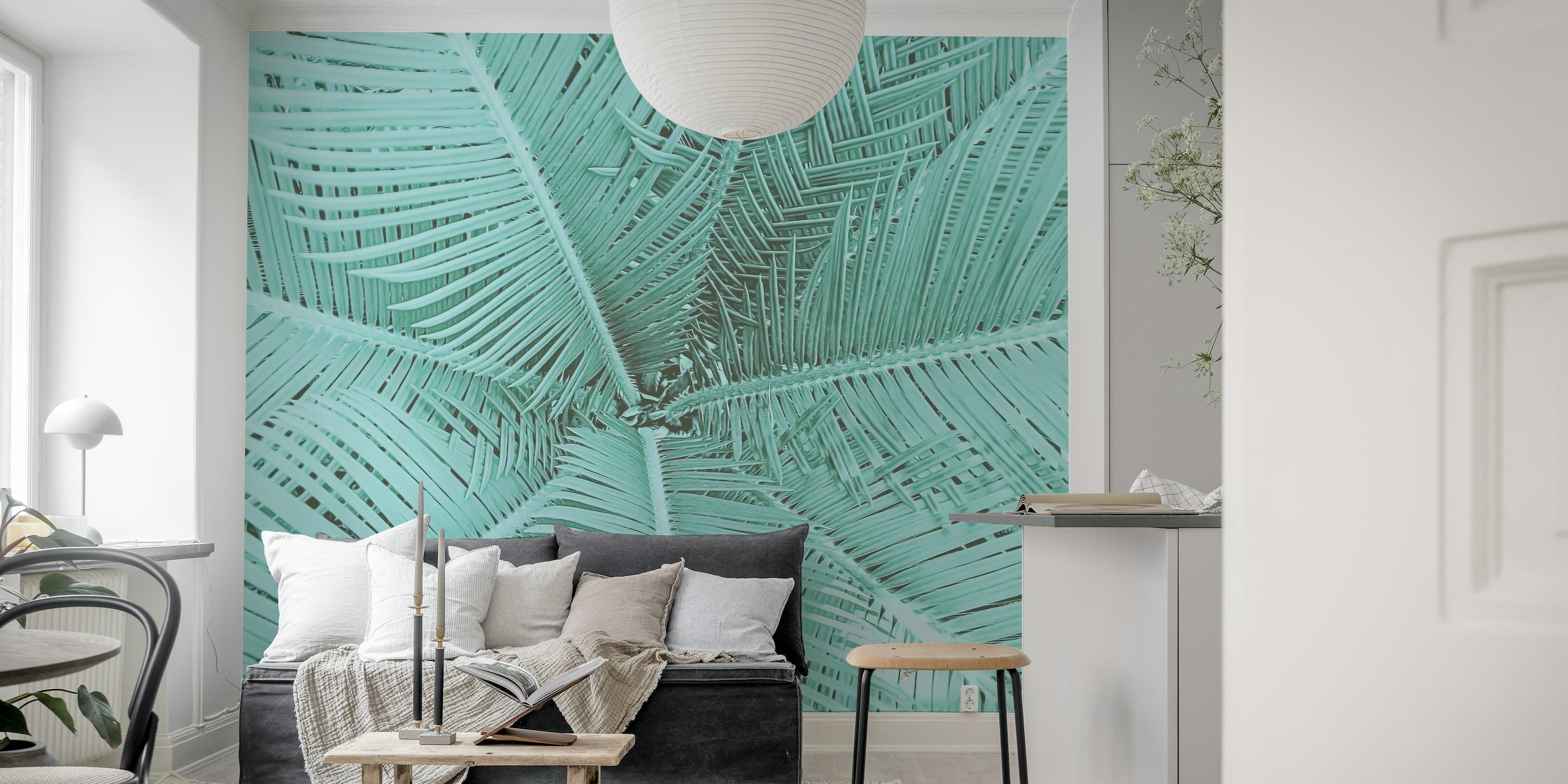 Blaugrüne Wandtapete mit Palmblättern und einer Schicht aus tropischem Laub
