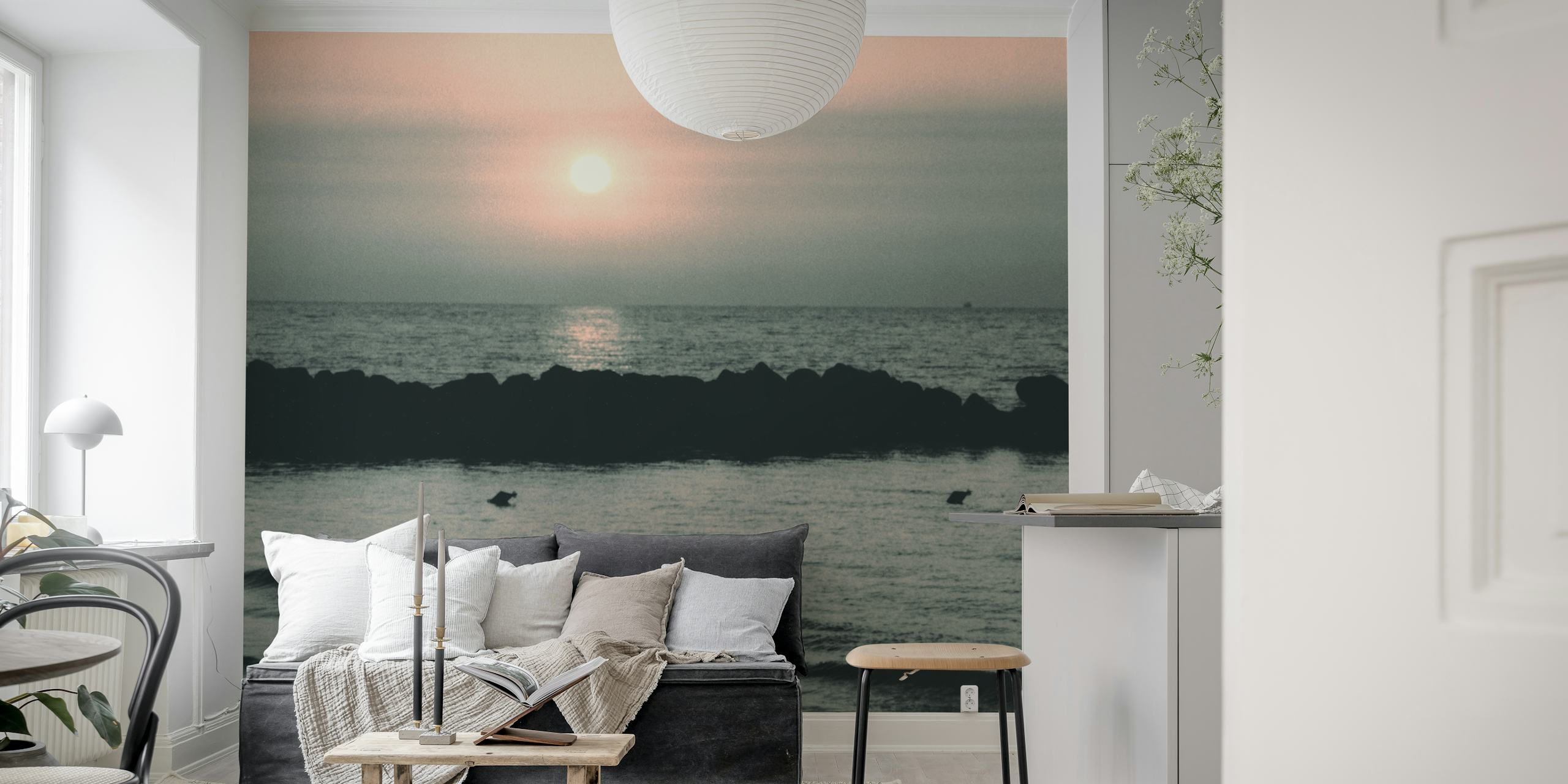 Fondo de pantalla de atardecer en el océano con suaves olas y un horizonte pintoresco
