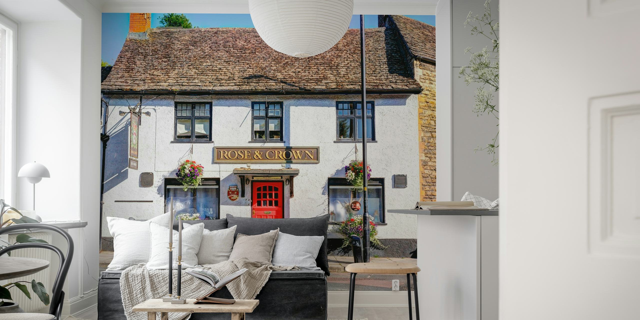 Gammelt tradisjonell britisk pub-veggmaleri med en rød dør