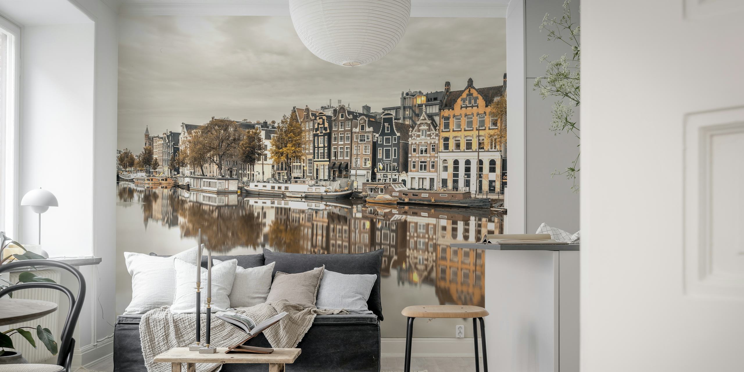 Amsterdam's Mirror wallpaper in een gestyled interieur