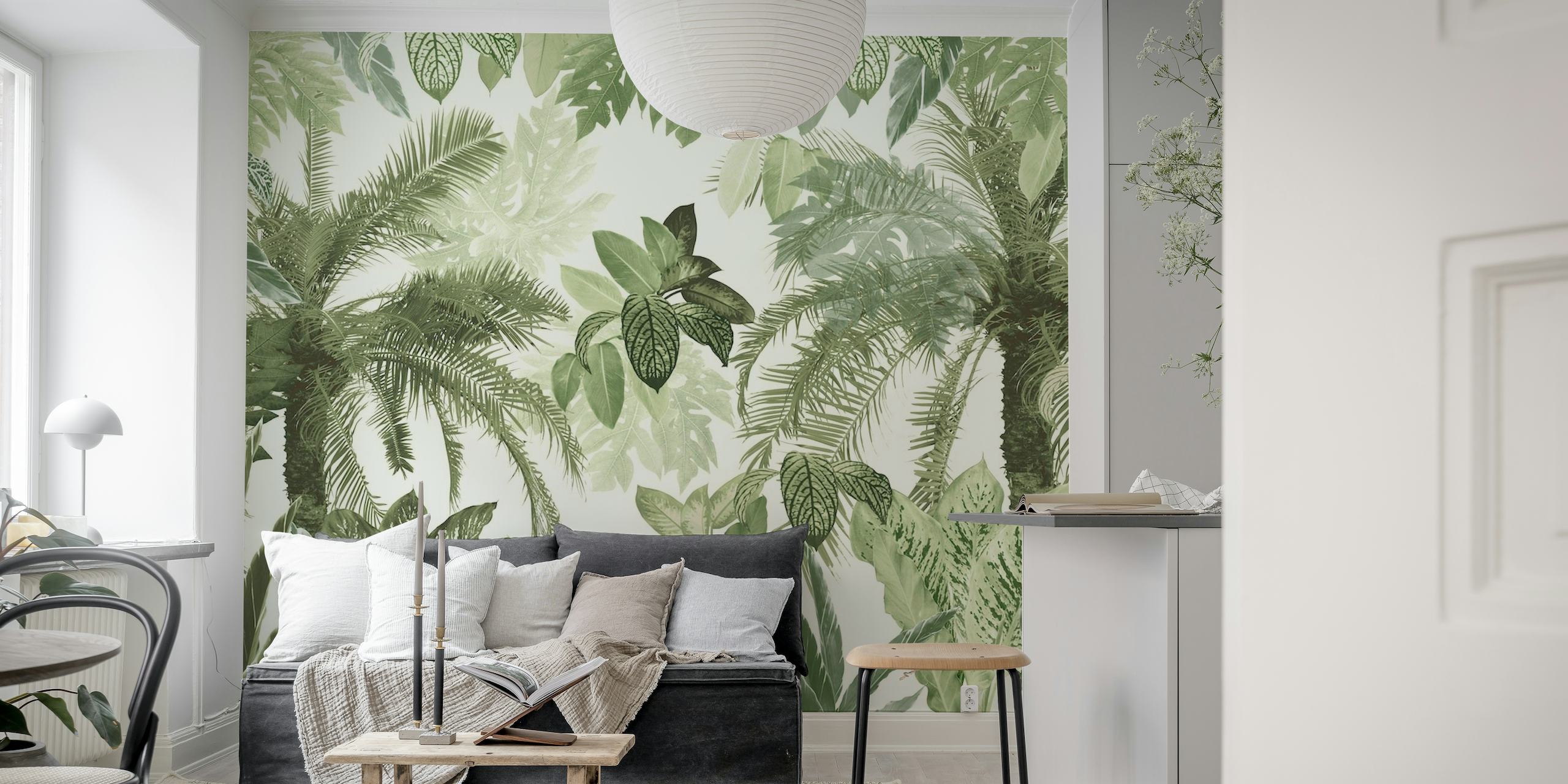 Una sofisticata decorazione murale con foglie della giungla tropicale che mostra una varietà di foglie verdi con un tocco vintage