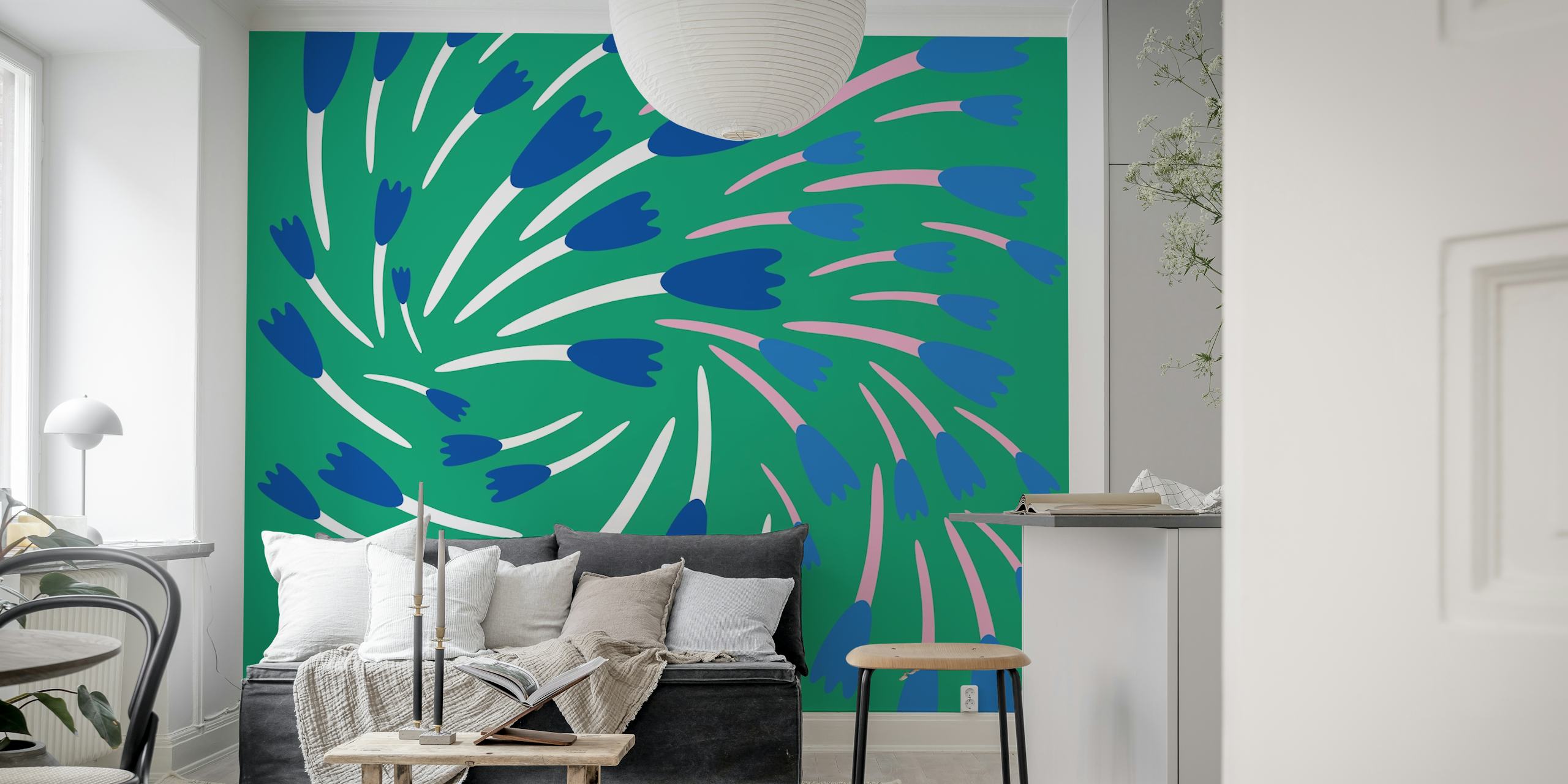 Een abstracte bloementuinmuurschildering met tinten bosgroen en blauw waardoor een bloemachtig patroon ontstaat