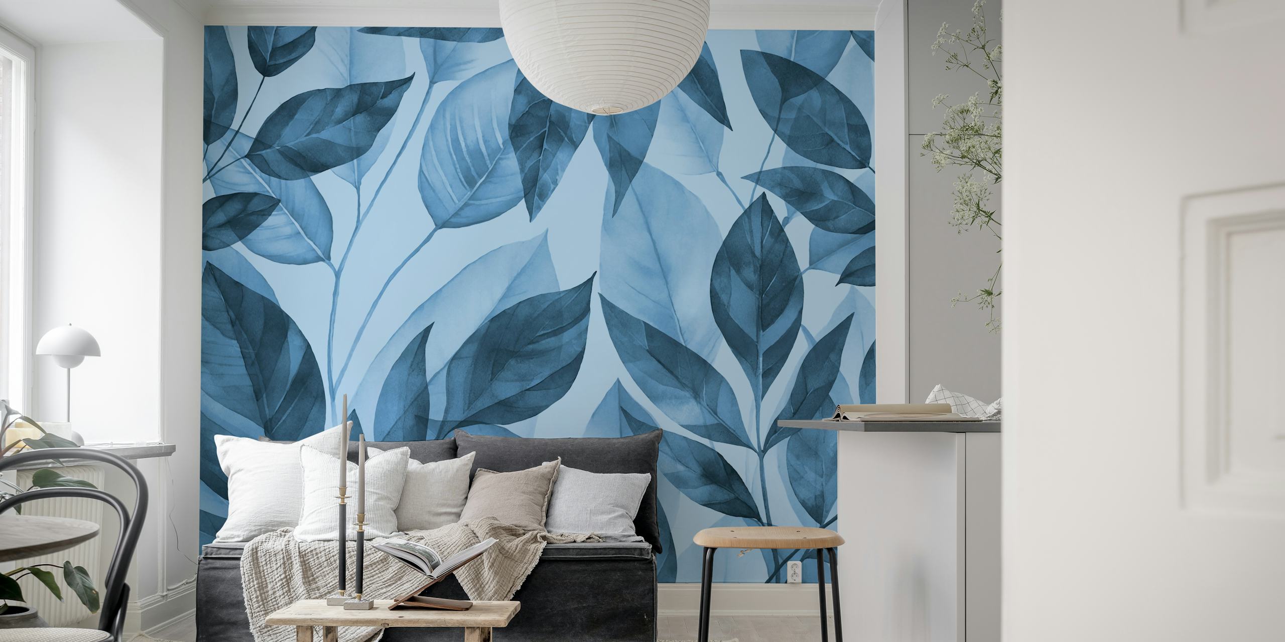 Calm Leaves Navy Blue Foliage behang in een kamer