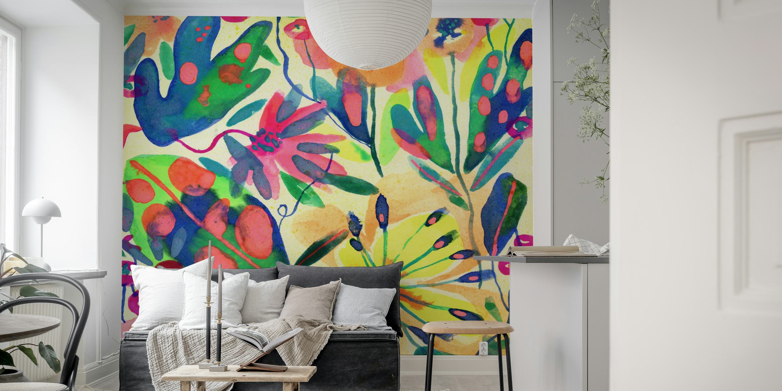 Bunte Blumenmuster in lebendigen Farben auf cremefarbenem Hintergrund, Wandtapete