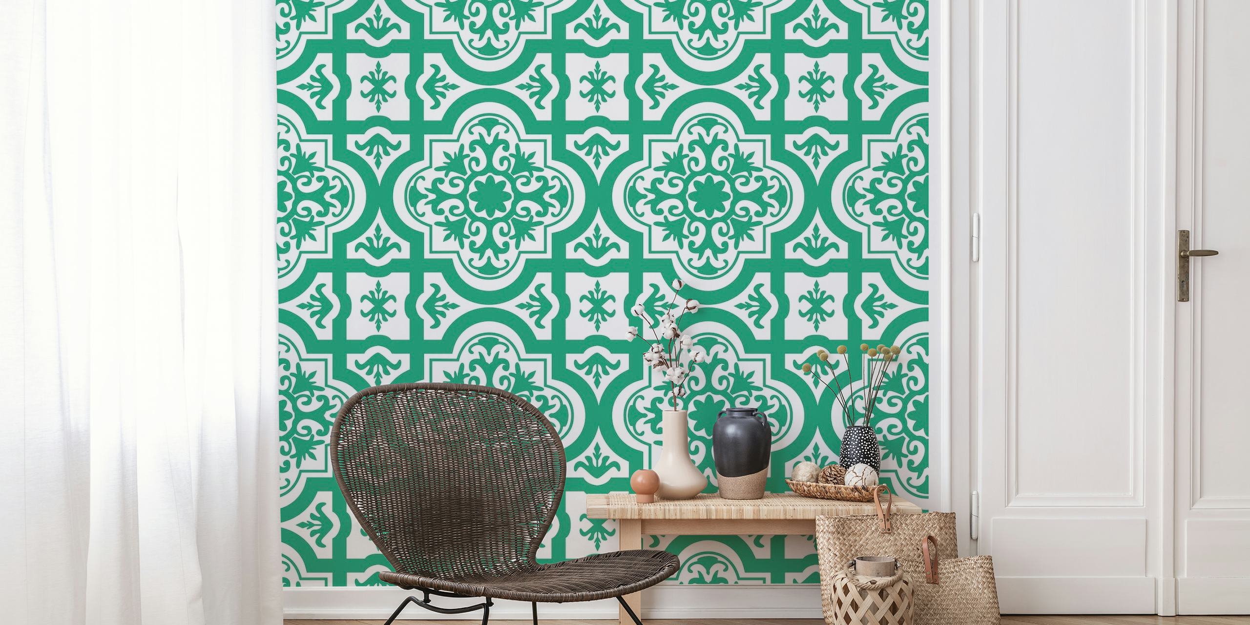 Veggmaleri med tyrkisk grønt og hvitt utsmykket mønster