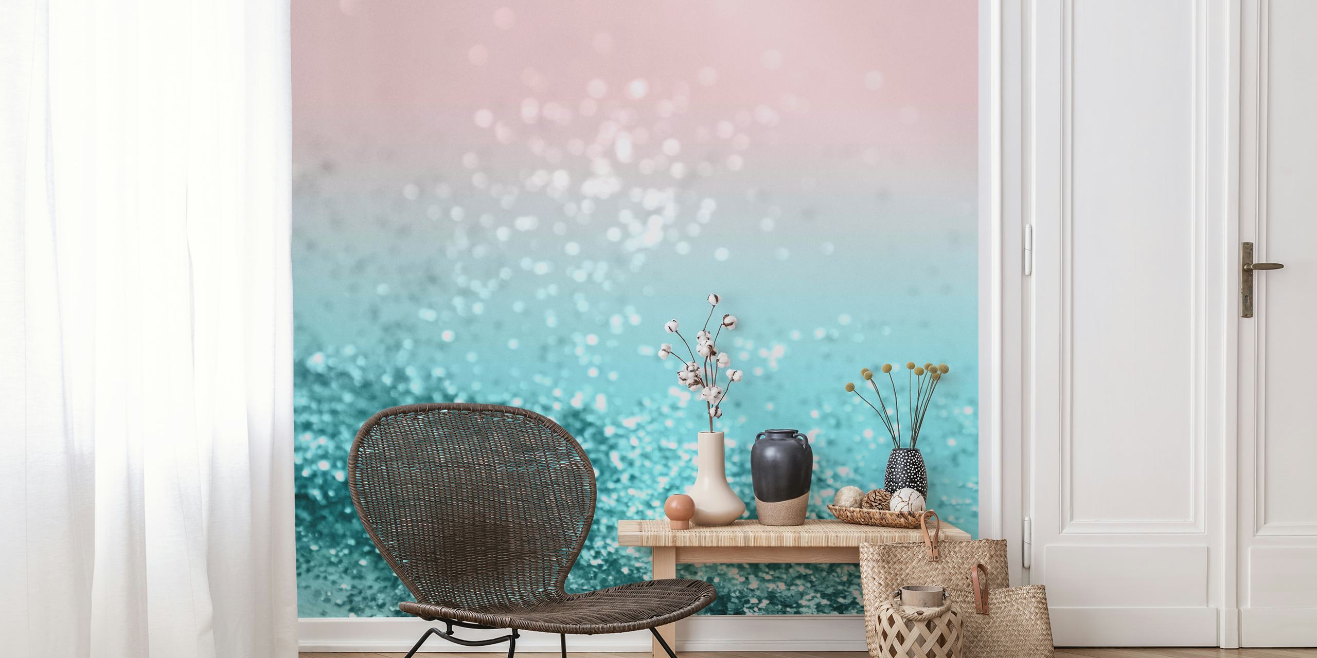 Papier peint dégradé aigue-marine à rose avec une texture pailletée rappelant un rivage d'été tropical.