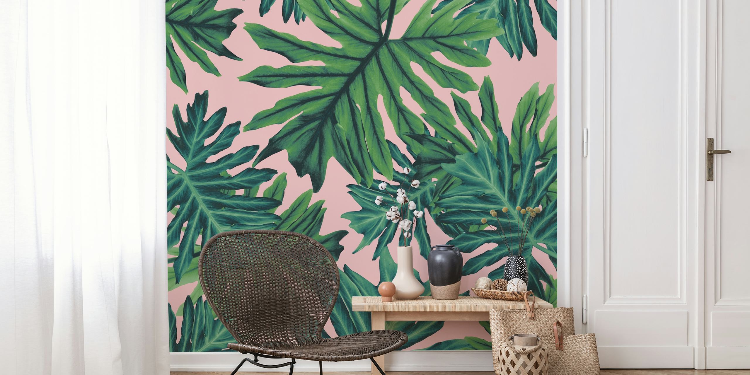 Wandbild „Tropical Jungle 2“ von Philo Hope mit grünem Laub auf rosa Hintergrund