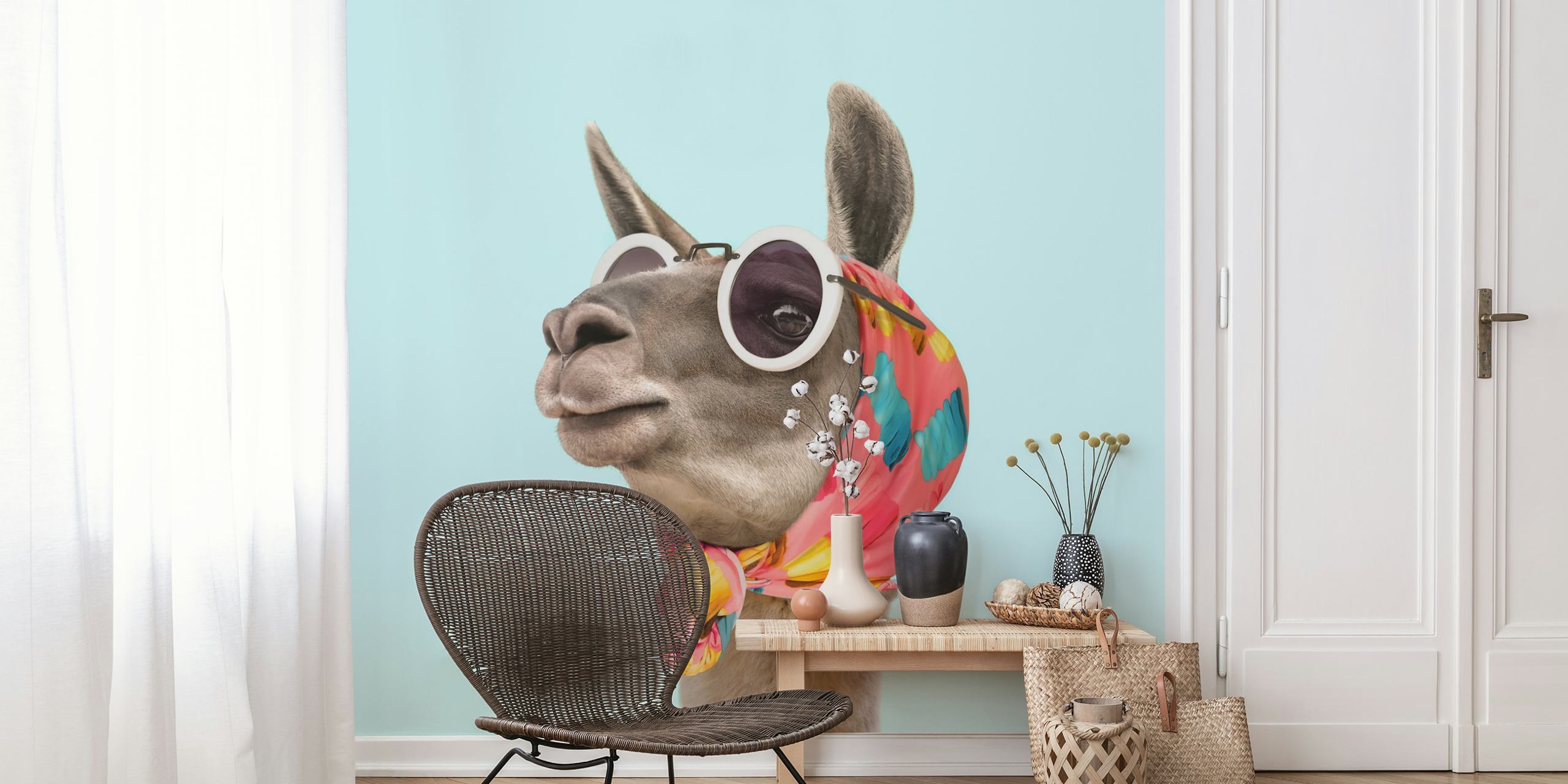 Fashion Llama με ηλίανθους και μια πολύχρωμη σκάφη