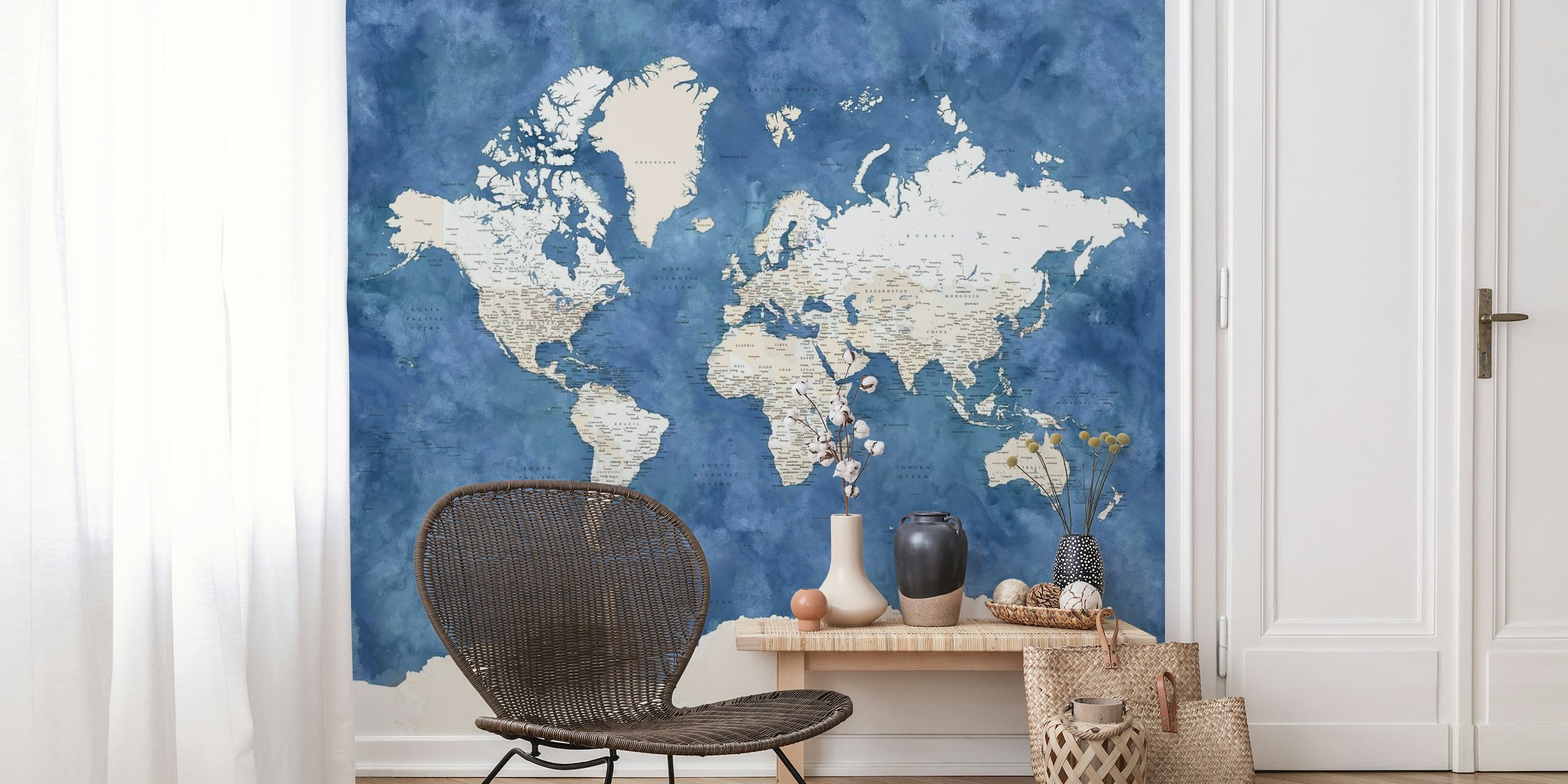 Etelämanner-keskeinen maailmankartan seinämaalaus valkoisen ja sinisen sävyissä
