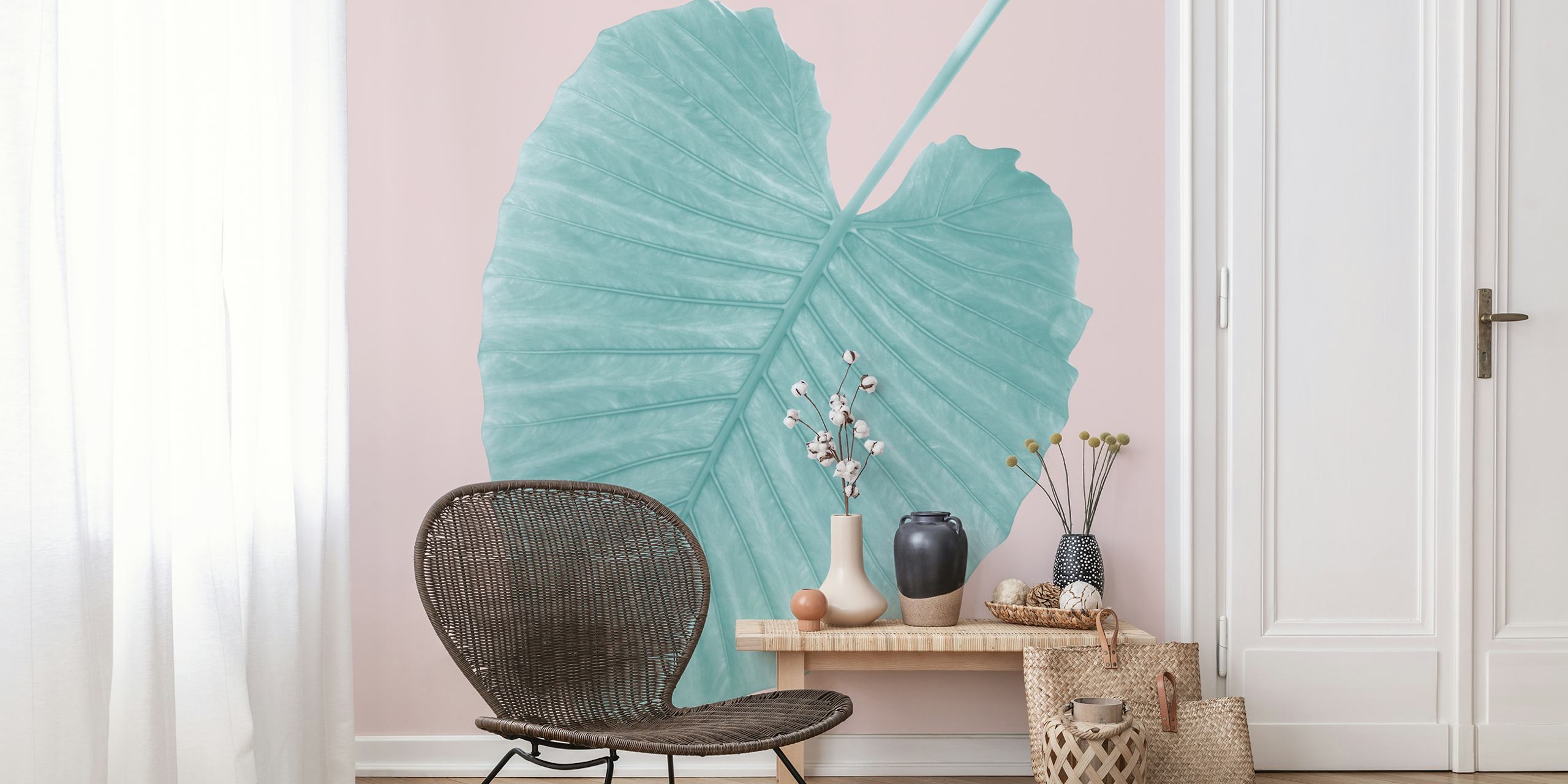 Fototapeta Love Leaves Evergreen Blush 1 - Jediný zelenozelený list na měkkém růžovém pozadí