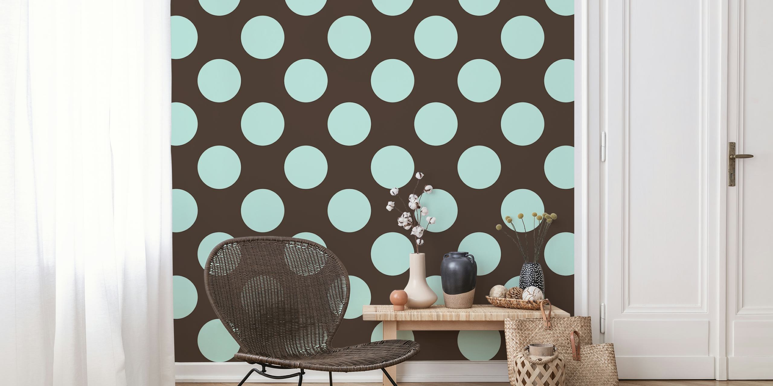 Papier peint Dark Chocolate Mint Polka Dots dans une pièce