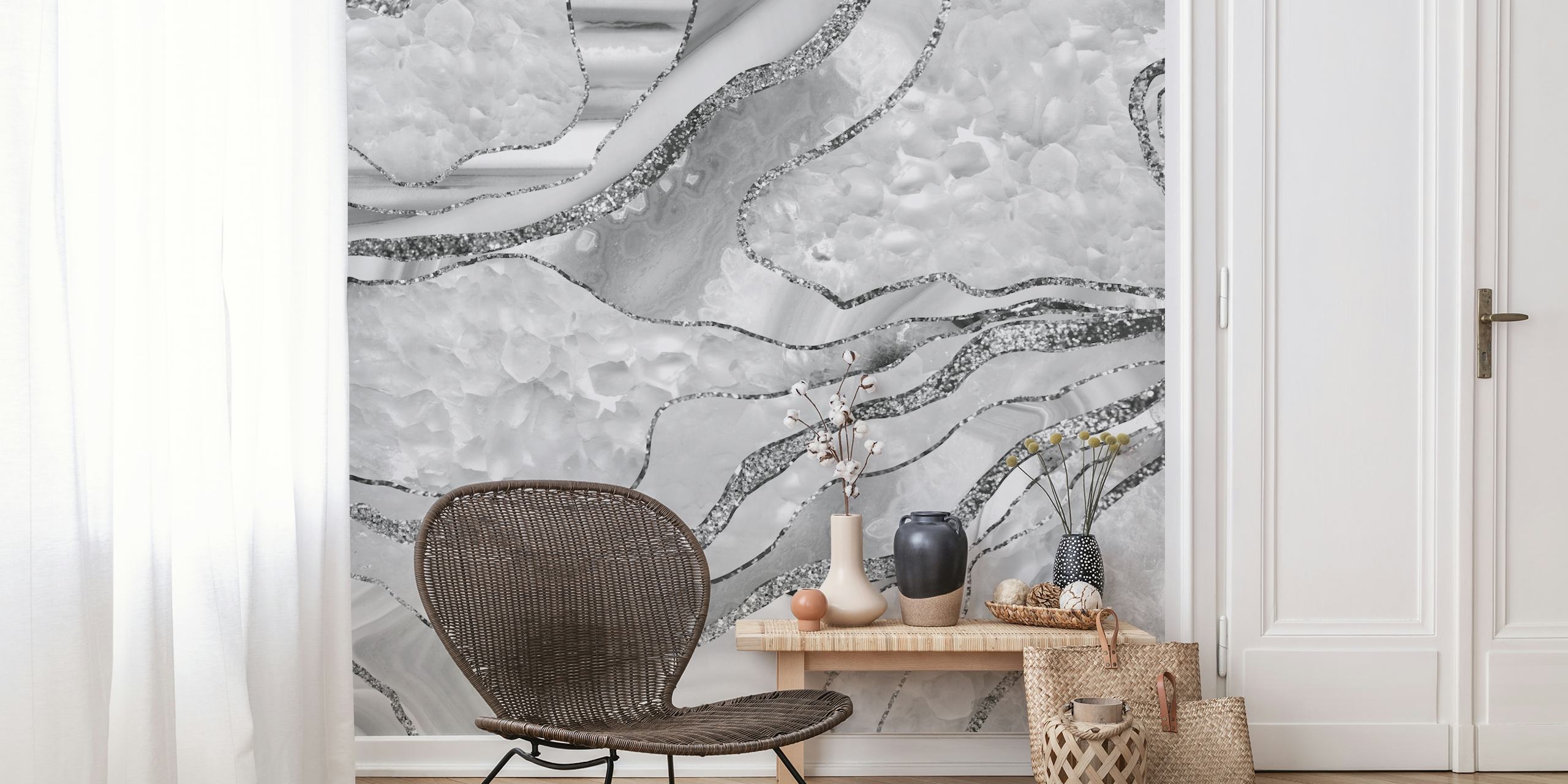 Elegantan bijeli ahat s detaljem srebrnog glittera