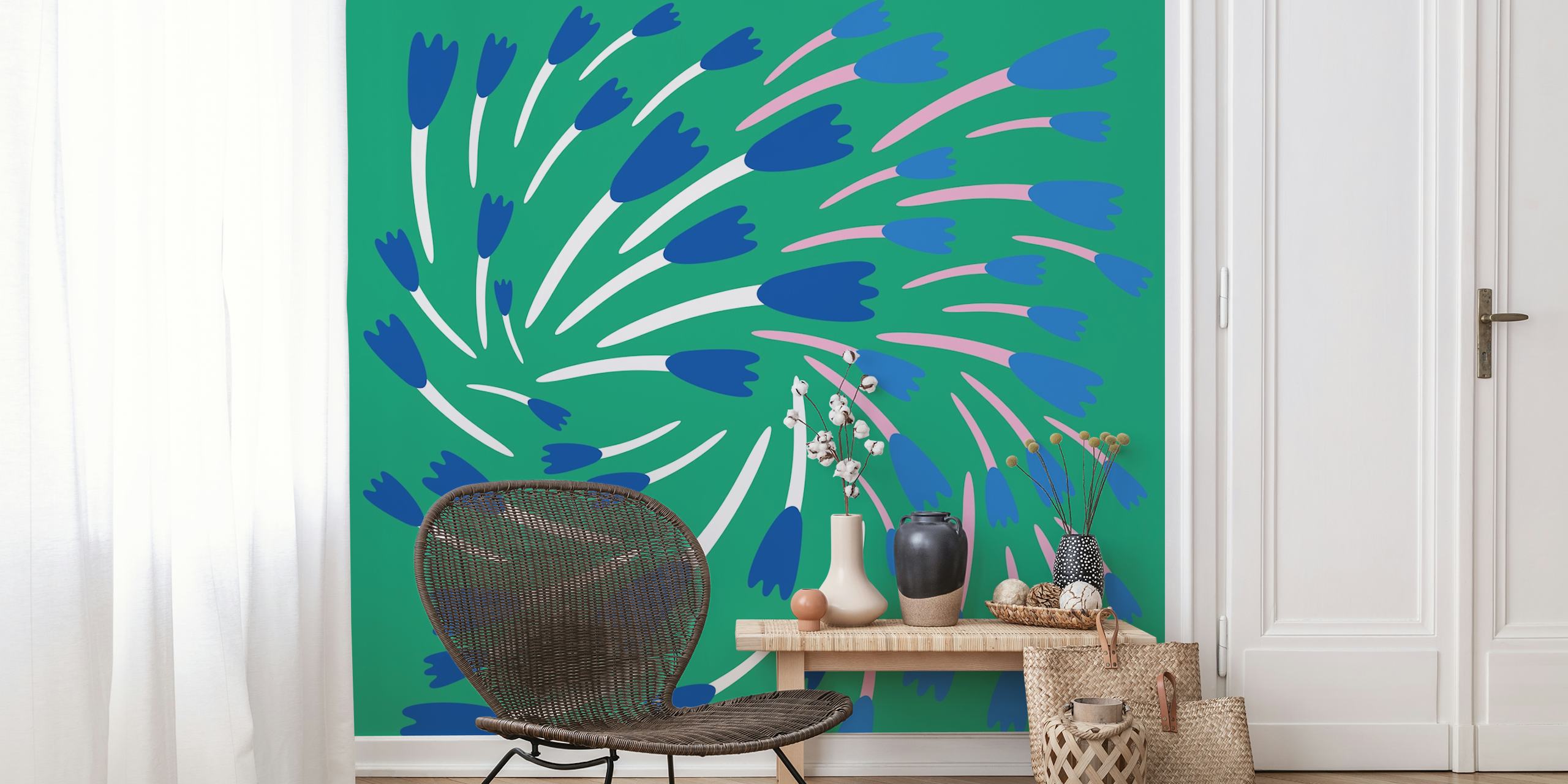 Een abstracte bloementuinmuurschildering met tinten bosgroen en blauw waardoor een bloemachtig patroon ontstaat